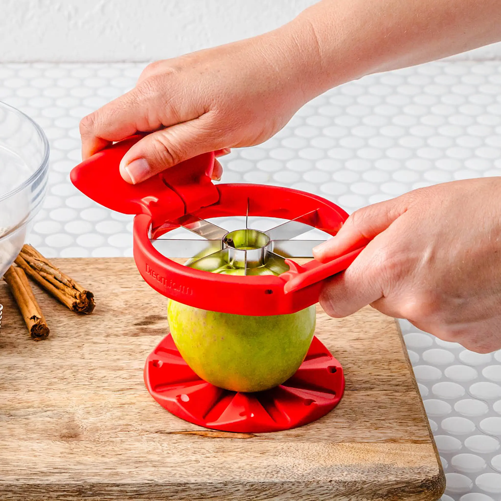 Dreamfarm Äppeldelare hopfällbar 22,7x12,5 cm röd