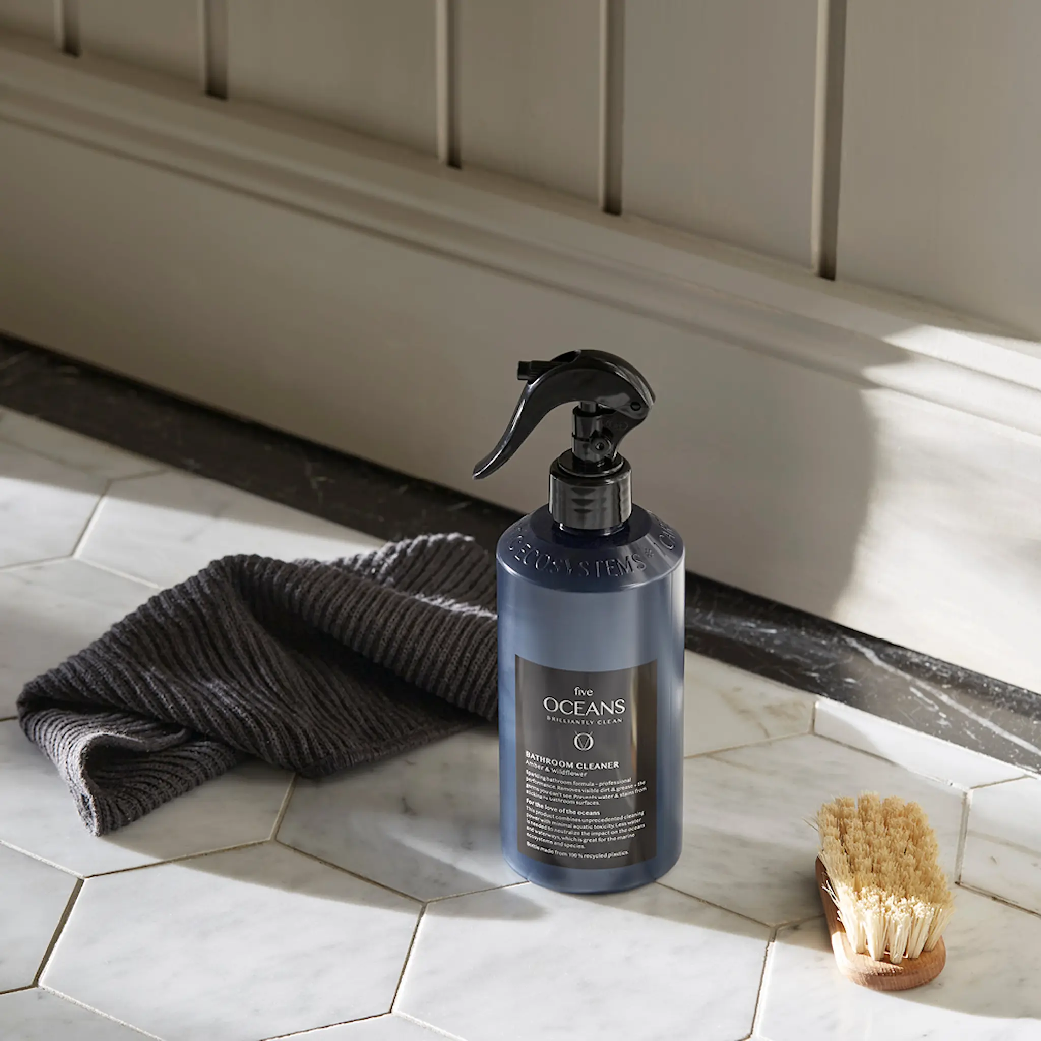 Five Oceans Rengjøringsspray til bad 50 cl amber & wildflower