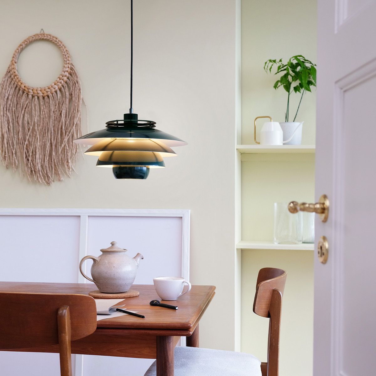 Dyberg Larsen EJKA pendellampa 20 cm mörkgrön