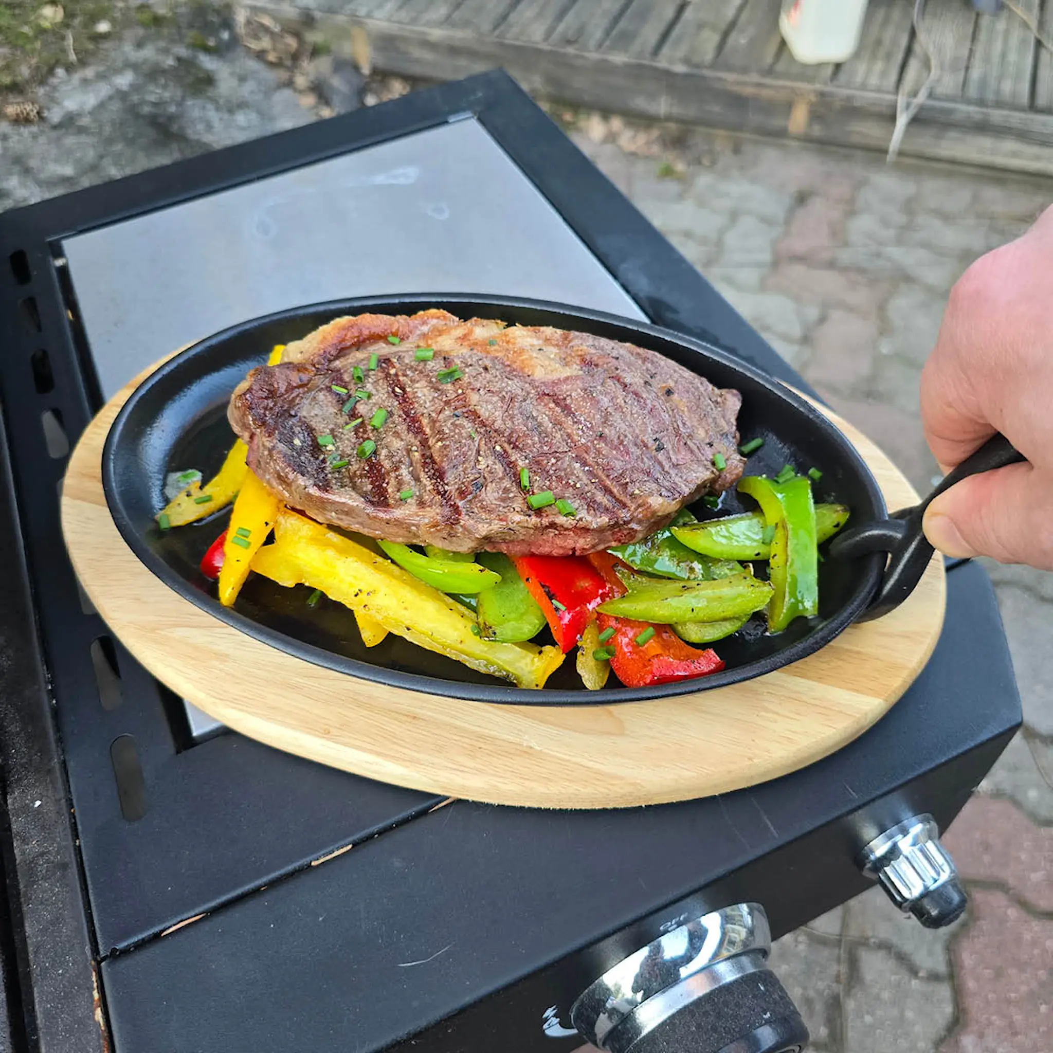 Mustang Valurautapannu irrotettavalla kahvalla 27,5x18 cm