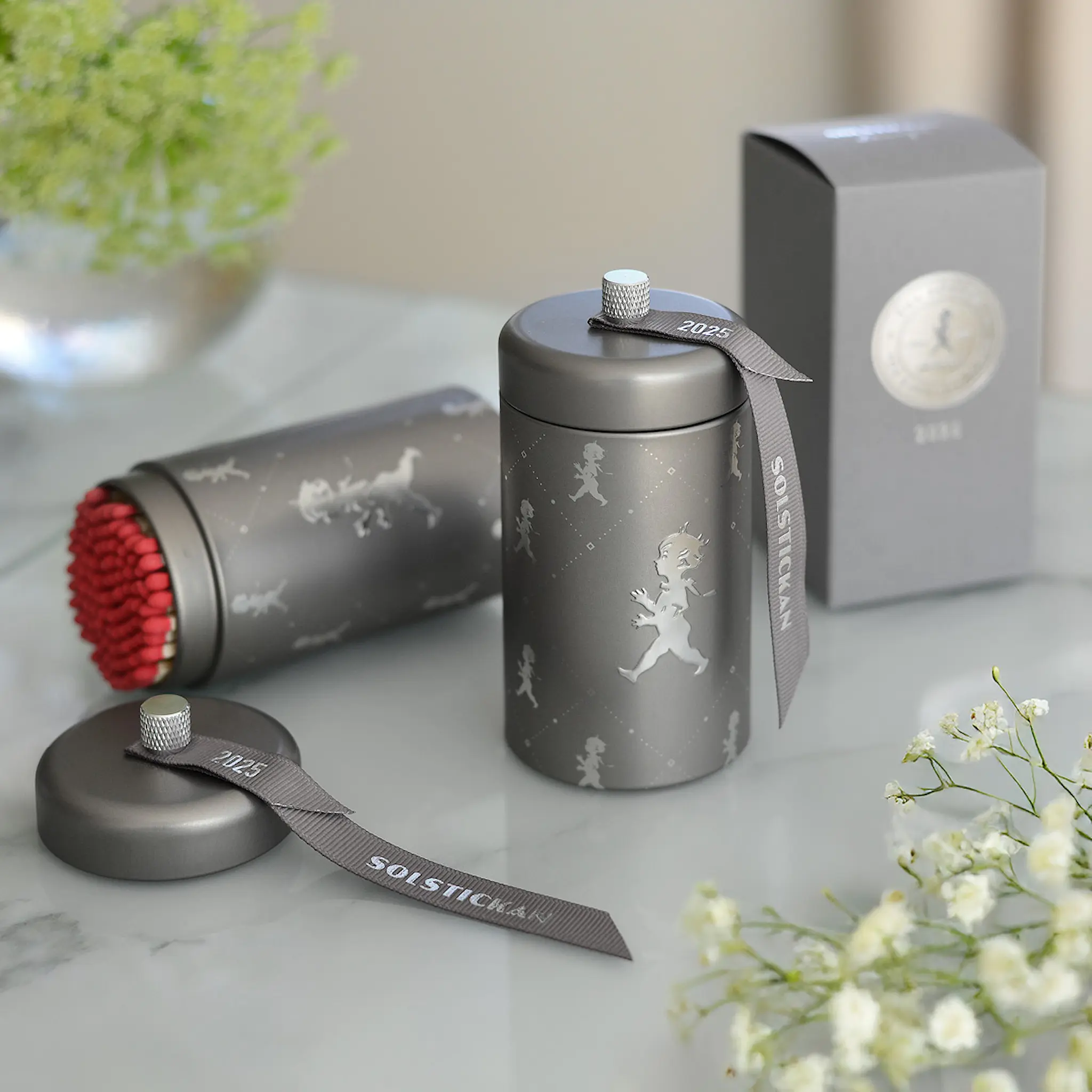 SOLSTICKAN Tändsticksrör 2025 års design silver