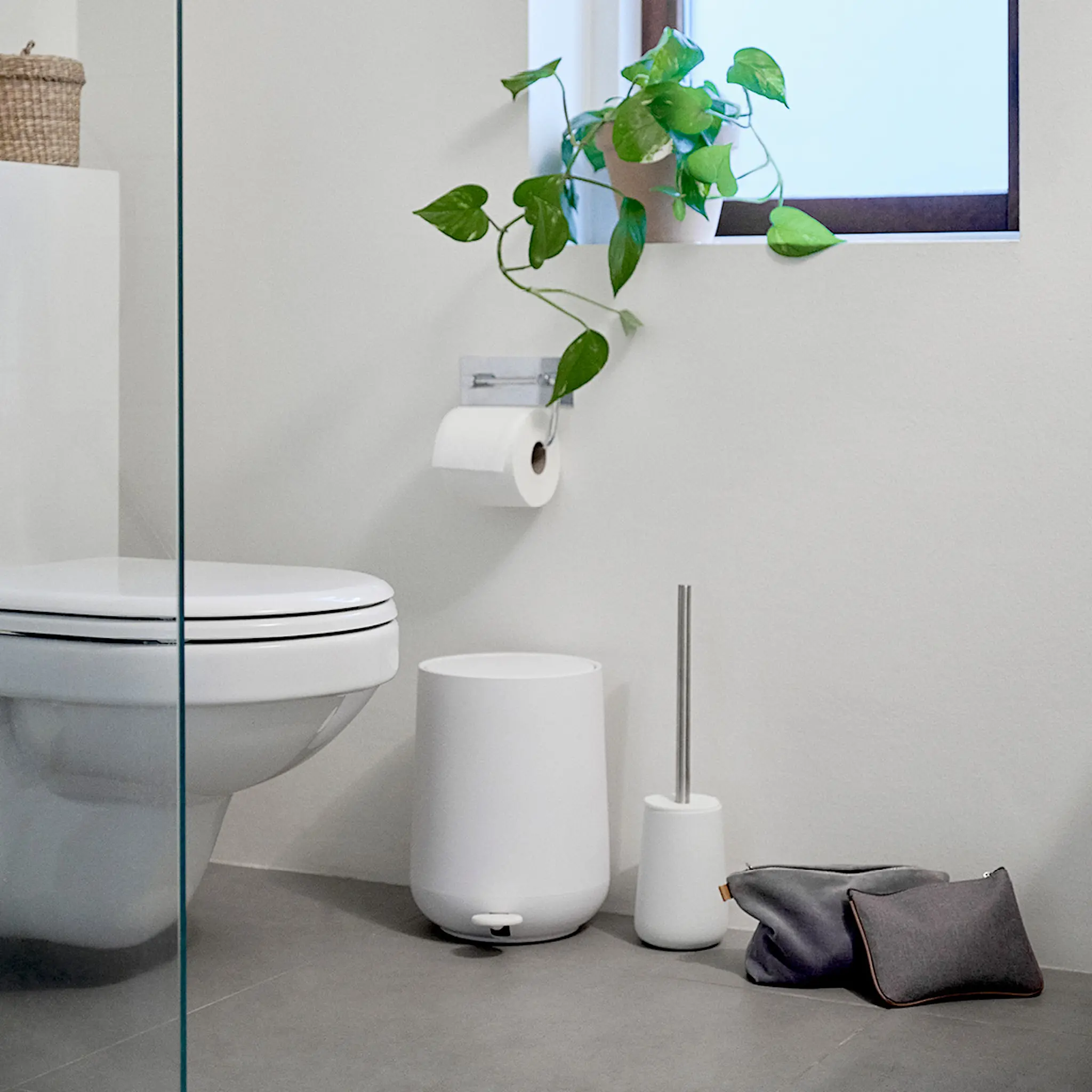 Zone Nova toalettborste vit