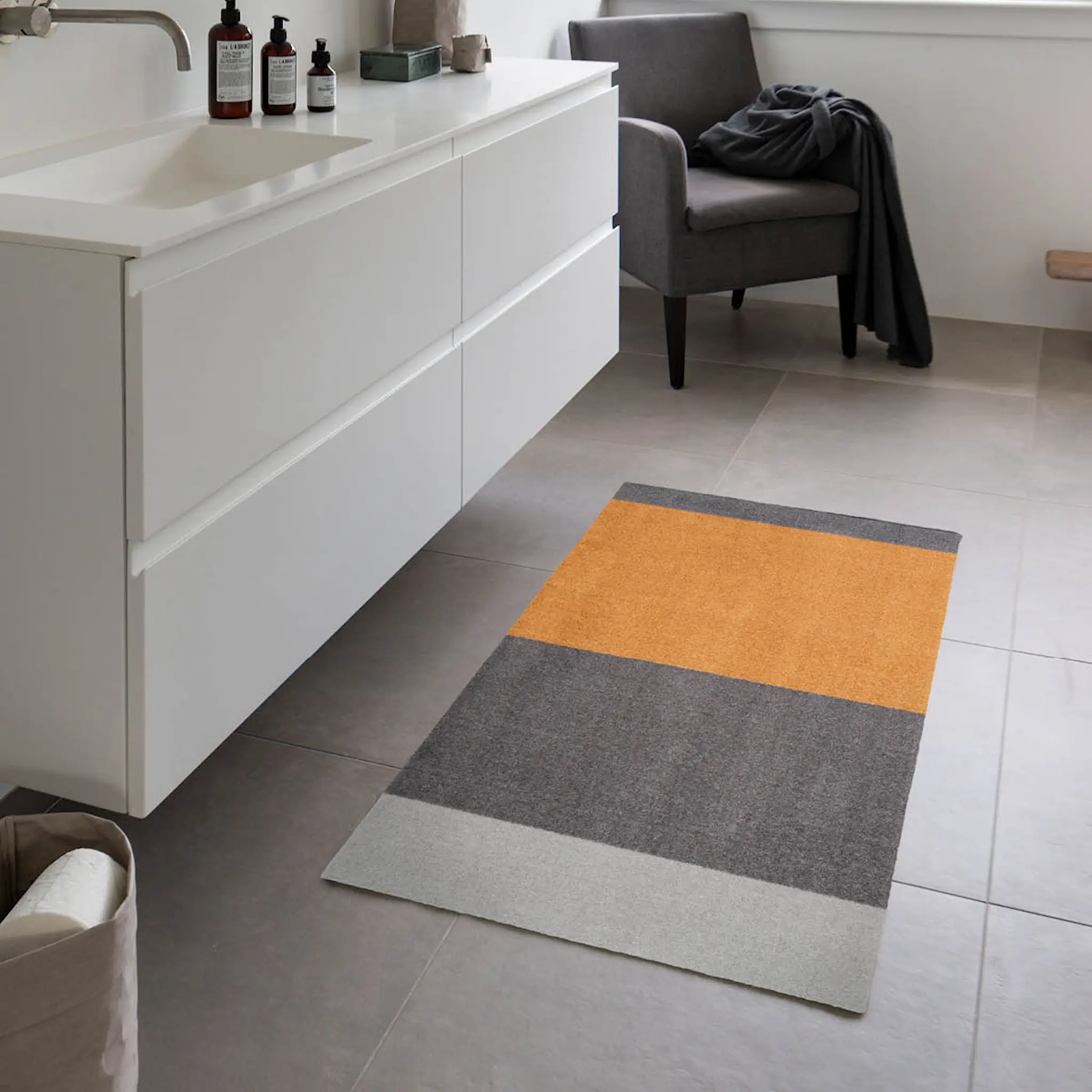 Tica Copenhagen Stripes Horizontally golvmatta 120x67 cm dijon/grå