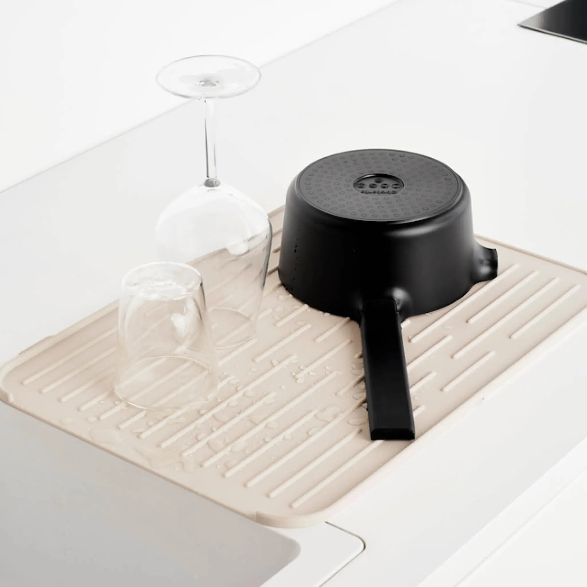 Brabantia SinkSide diskunderlägg i silikon 44x32 cm soft beige