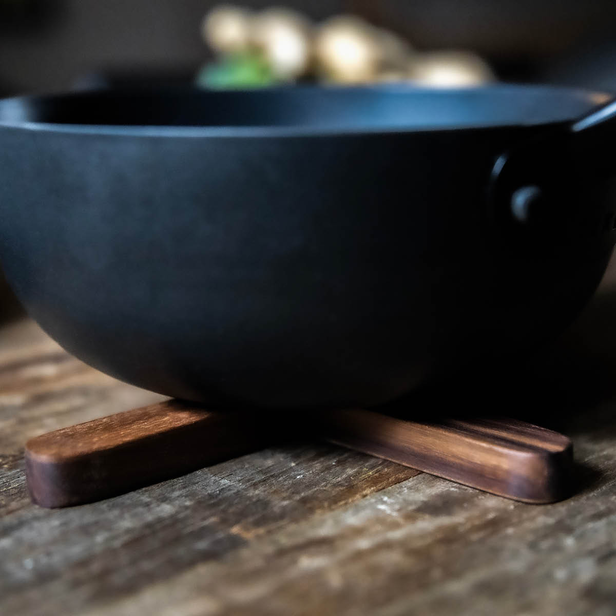 Satake Magneettinen pannunalunen 19 cm Pähkinäpuu