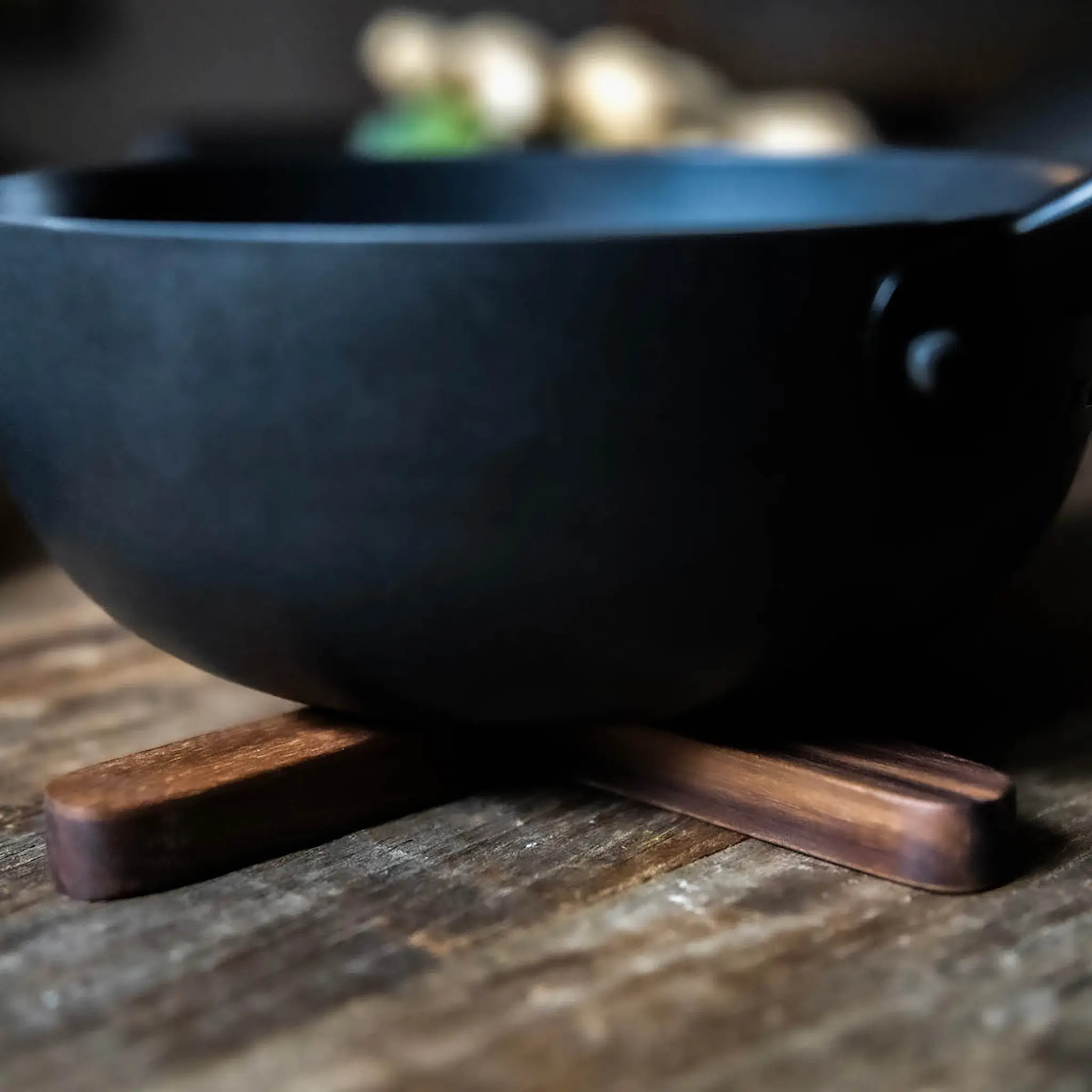 Satake Magneettinen pannunalunen 19 cm Pähkinäpuu