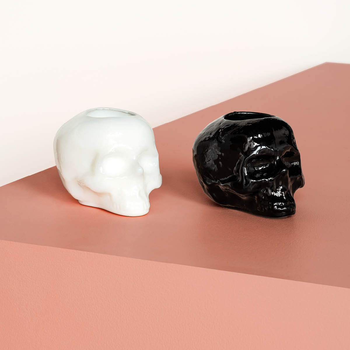 Kosta Boda Still Life Skull Kynttilälyhty 8,5 cm Offwhite