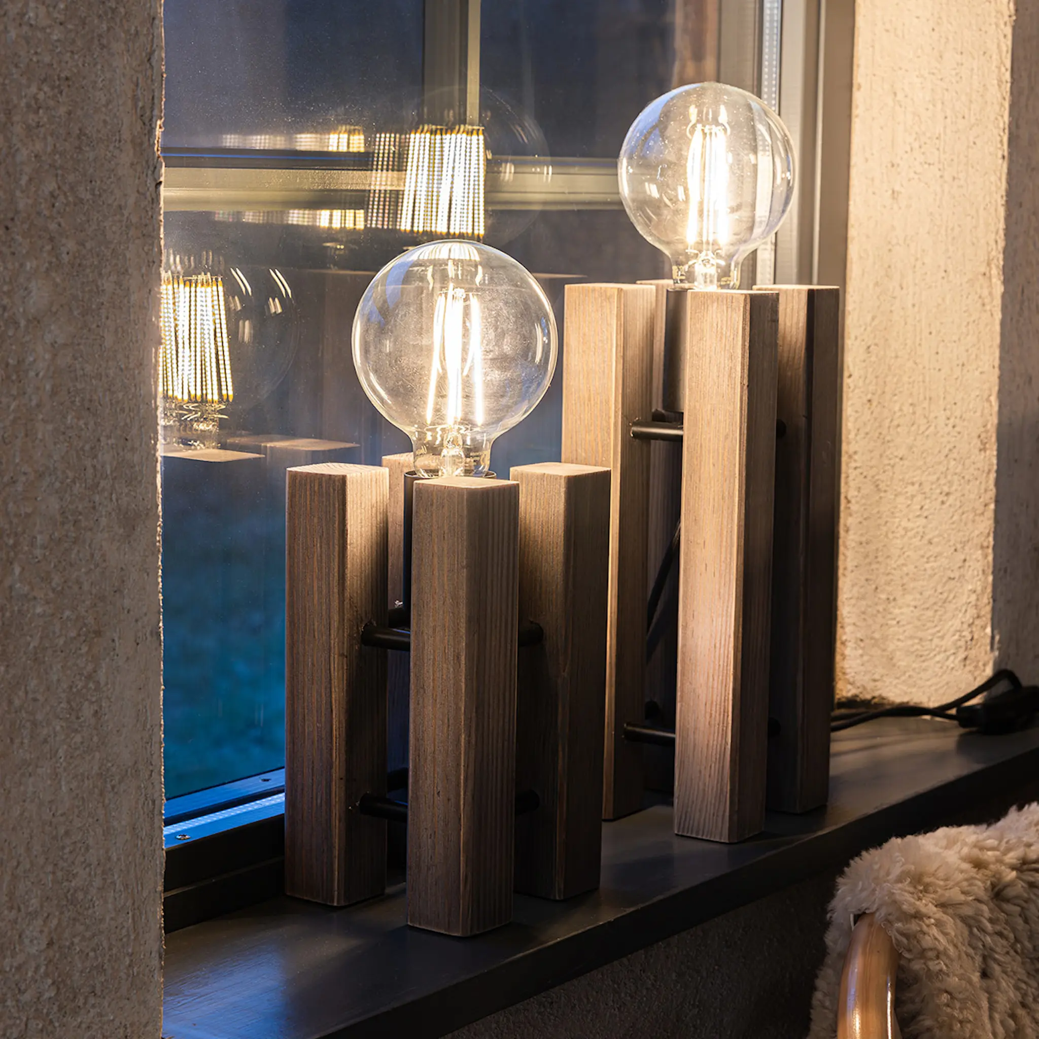 Markslöjd Lodge bordslampa 28 cm brunbetsad
