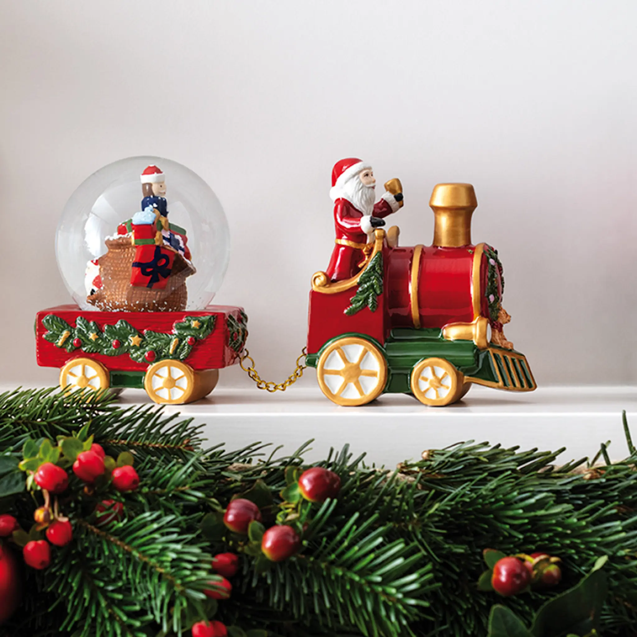 Villeroy & Boch Christmas Toys snöglob tåg 22 cm röd