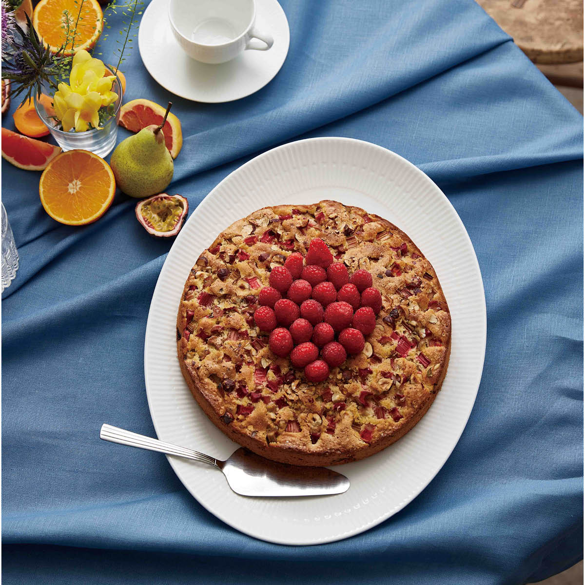 Aida Relief Uppläggningsfat ovalt 40x31 cm Vit