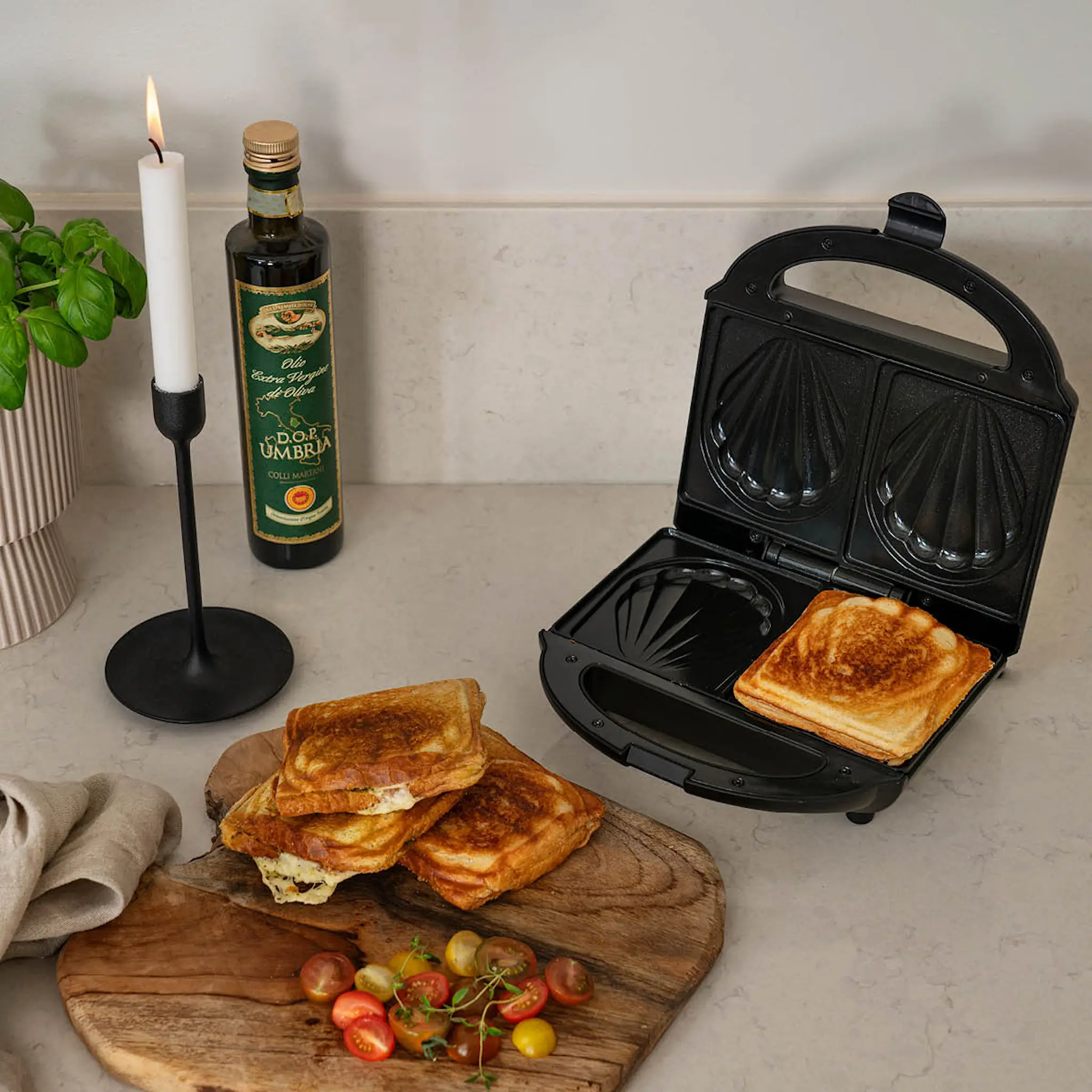 OBH Nordica Toasty voileipägrilli 700 W musta