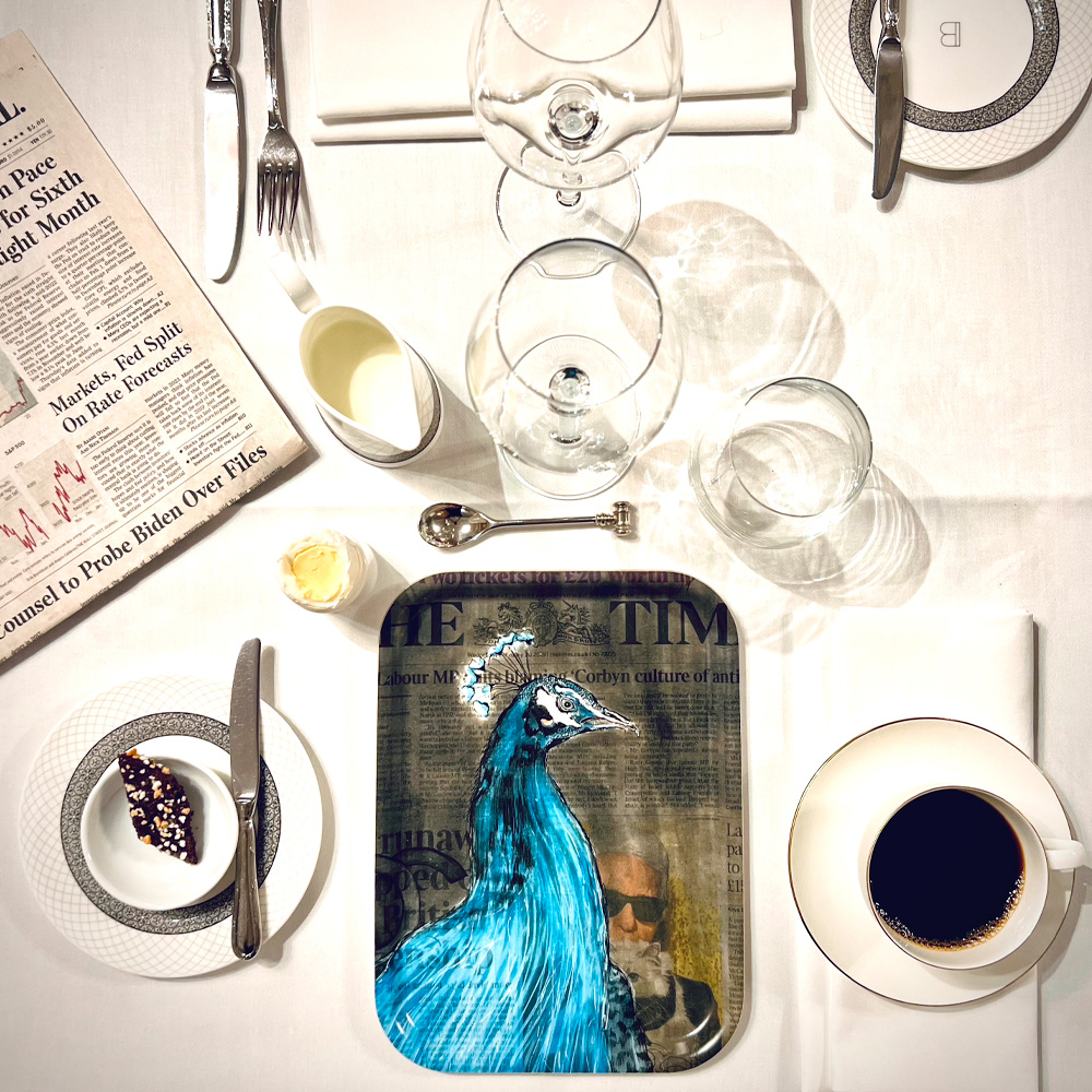 LISA TÖRNER ART Tarjotin RIP Karl Lagerfeld 20x27 cm