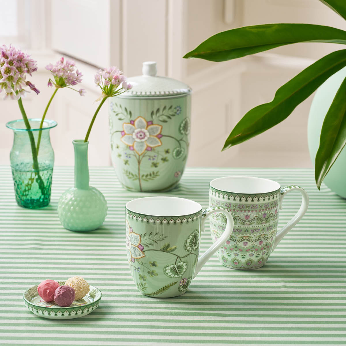 Pip Studio Lilly & Lotus mugg XL 45 cl 2-pack ljusgrön
