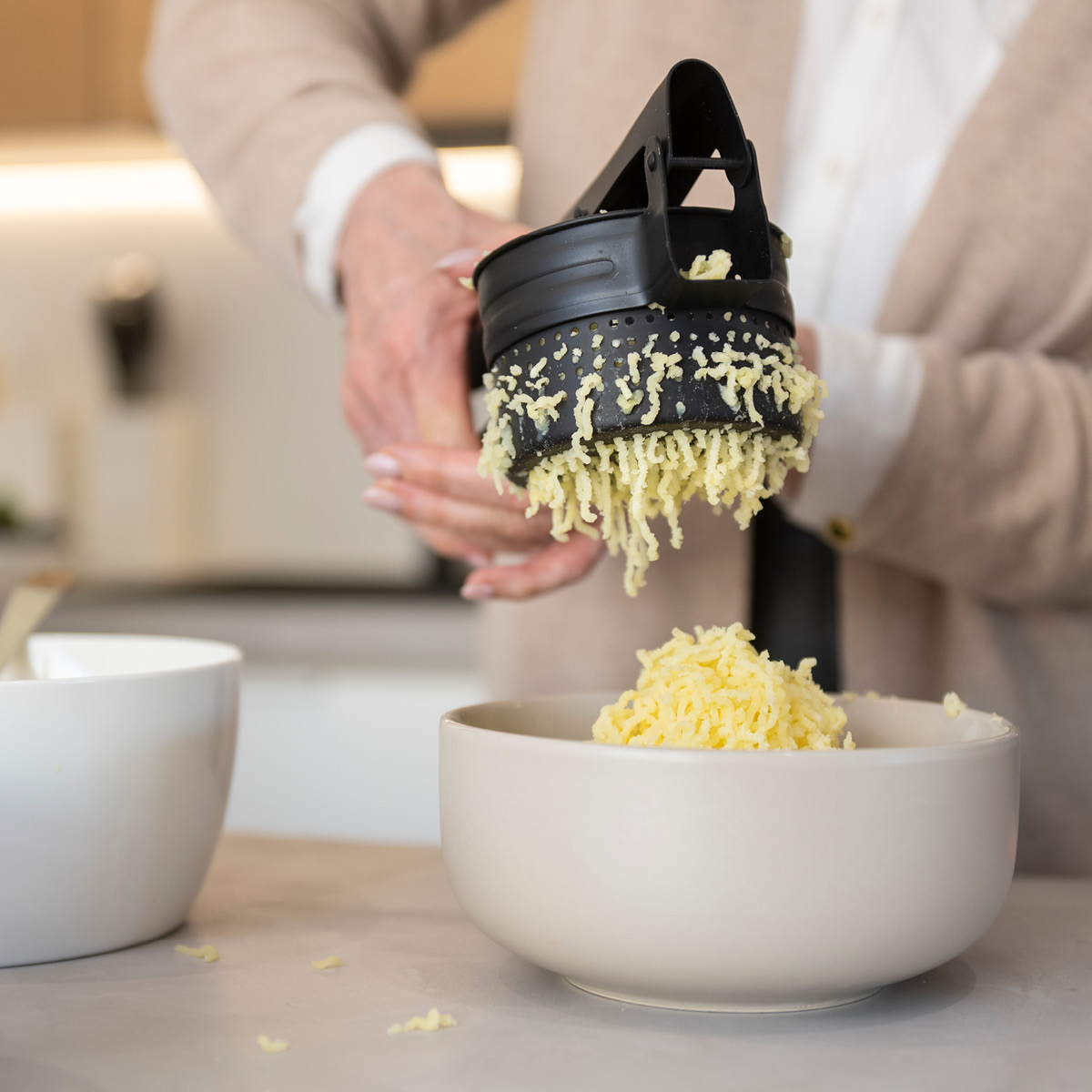 Maku Kitchen Life Potatispress 24 cm svart