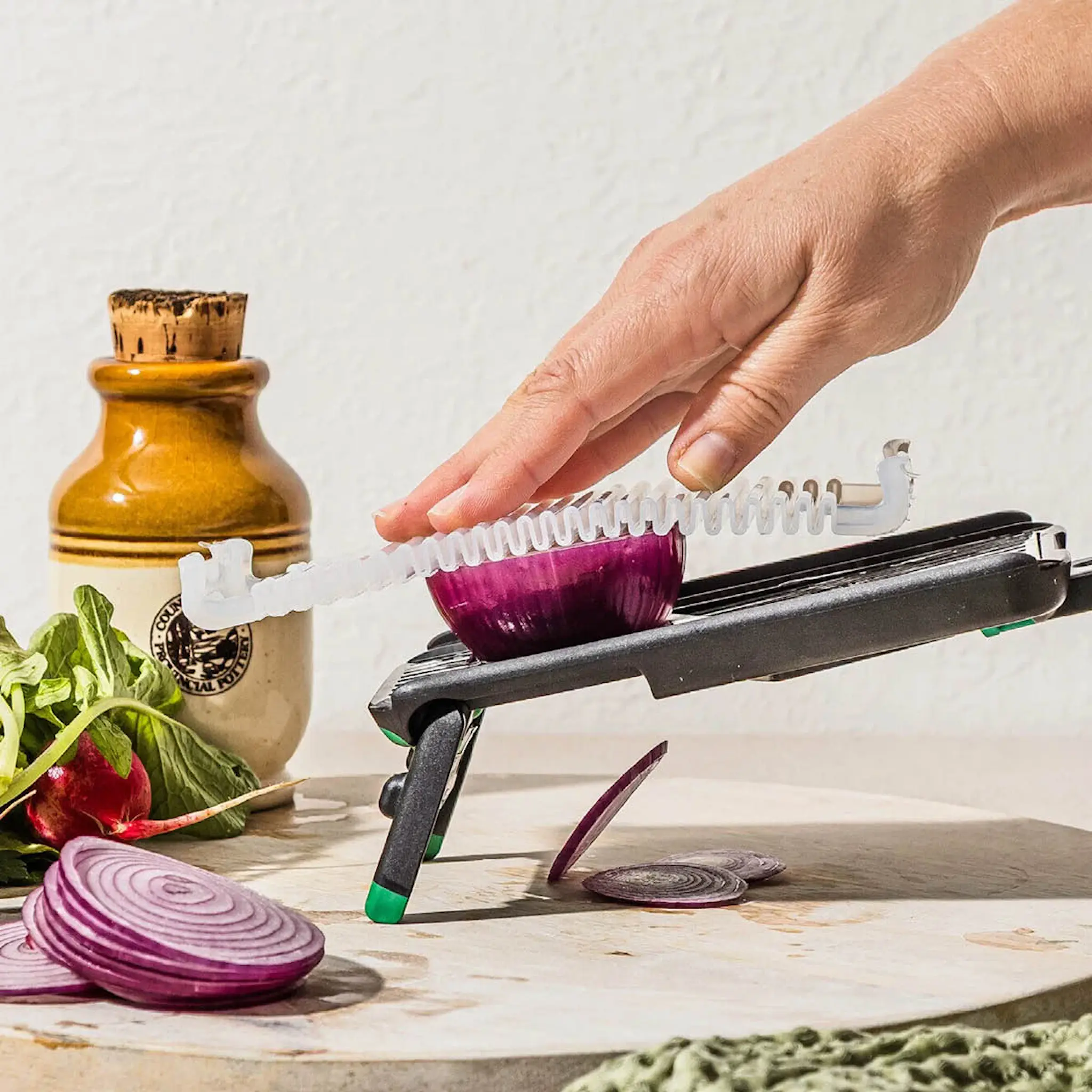 Dreamfarm Mandolin med fingerskydd 28,5 cm svart/grön