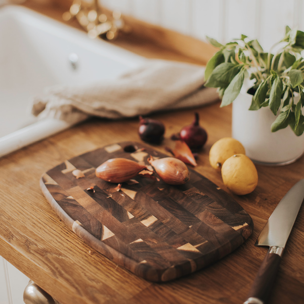 Dorre Sina skjærefjøl i tre 32x22 cm akasie