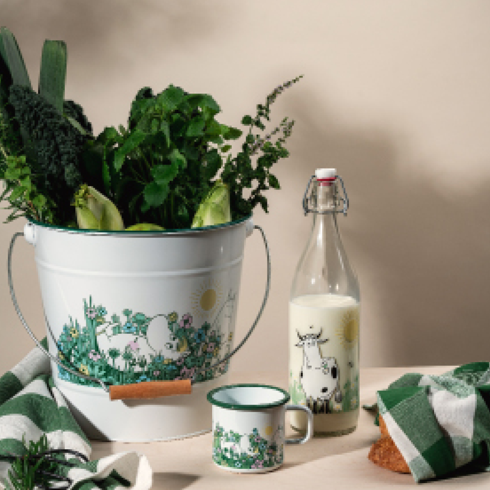 Muurla Mummi bøtte 10L i hagen hvit