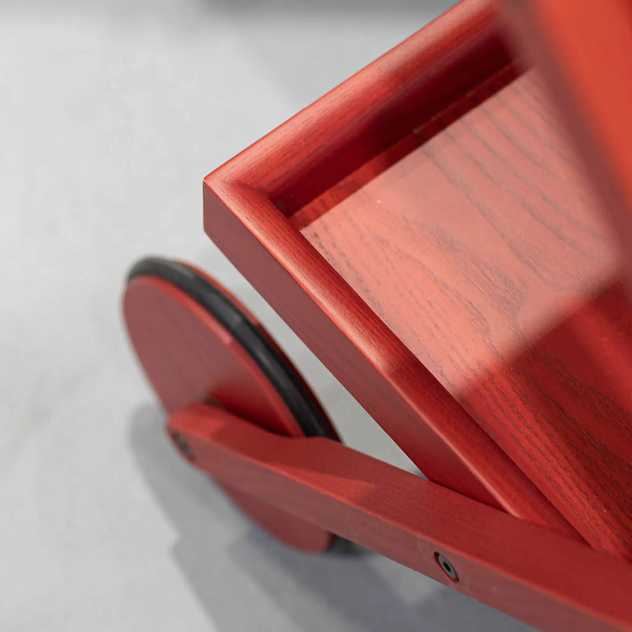 Design House Stockholm Exit serveringsvagn i ek 82x41 cm röd