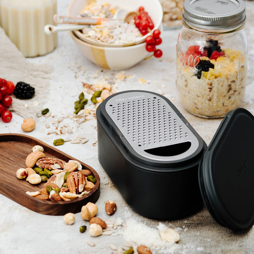 Microplane Container Grater rivjärn med behållare antracit/valnöt