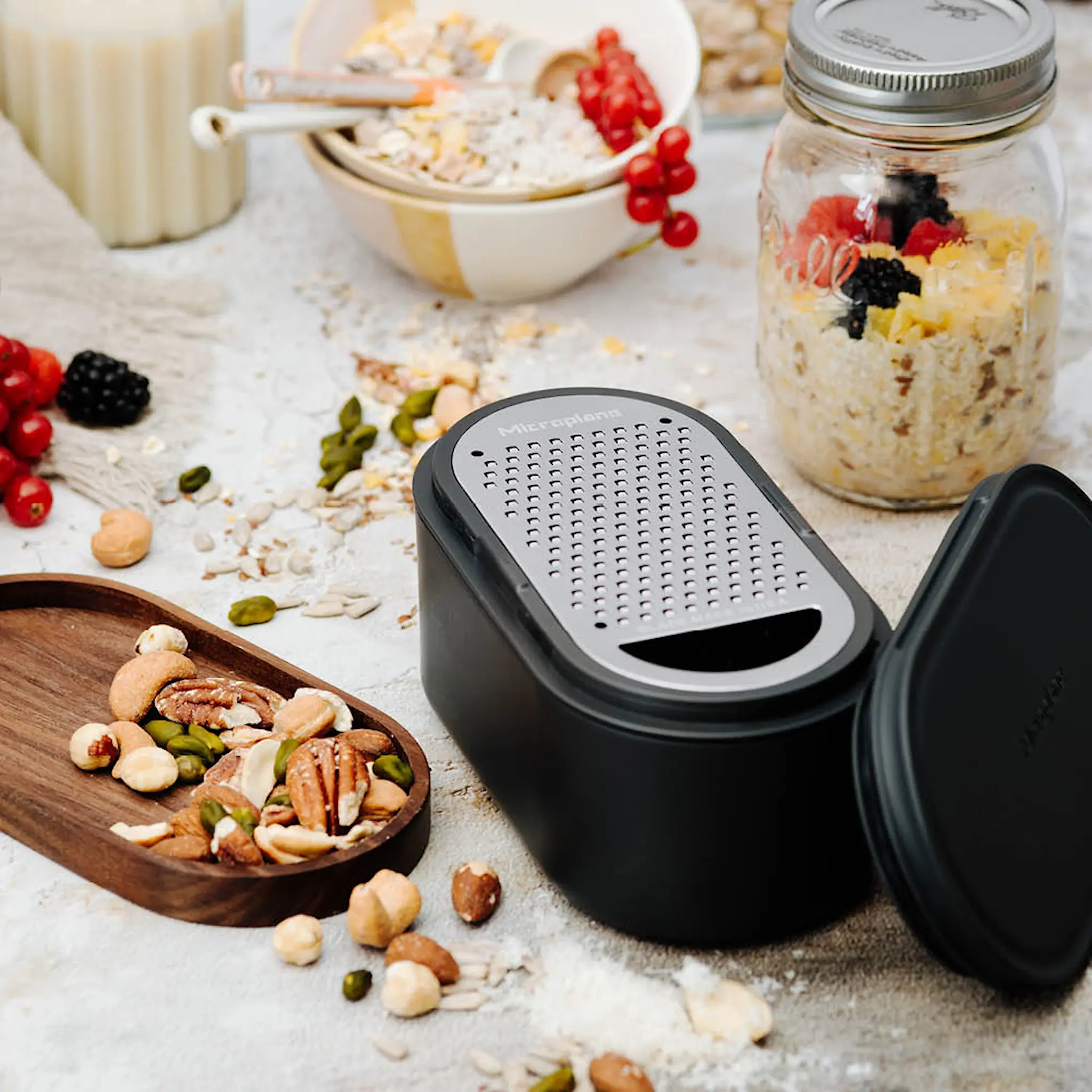 Microplane Container Grater rivjärn med behållare antracit/valnöt