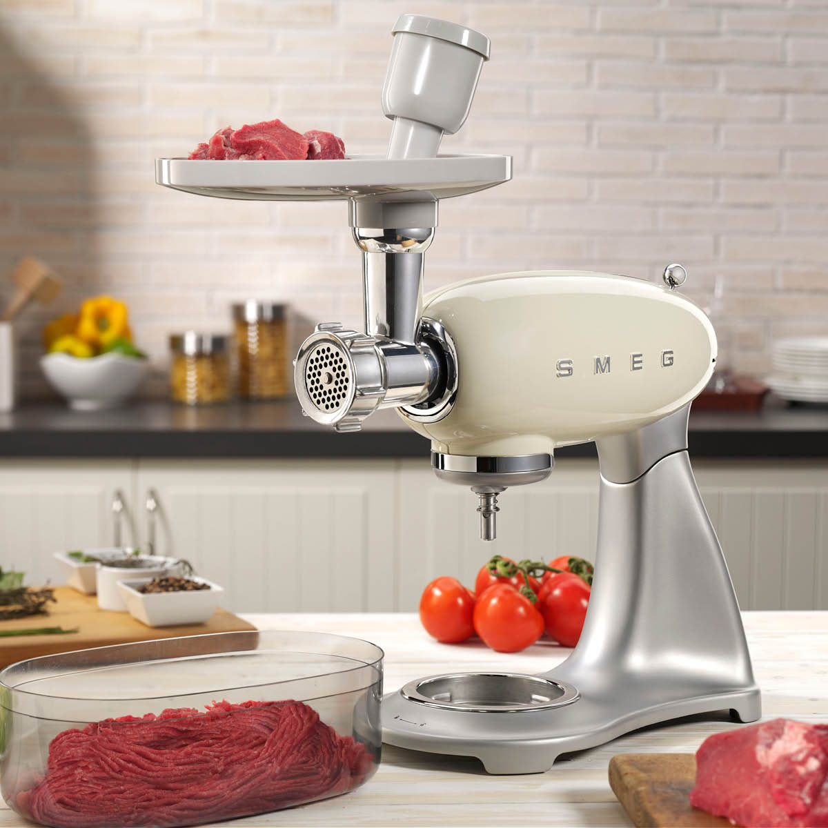 Smeg Kjøkkenmaskin SMF02 4,8L original krem