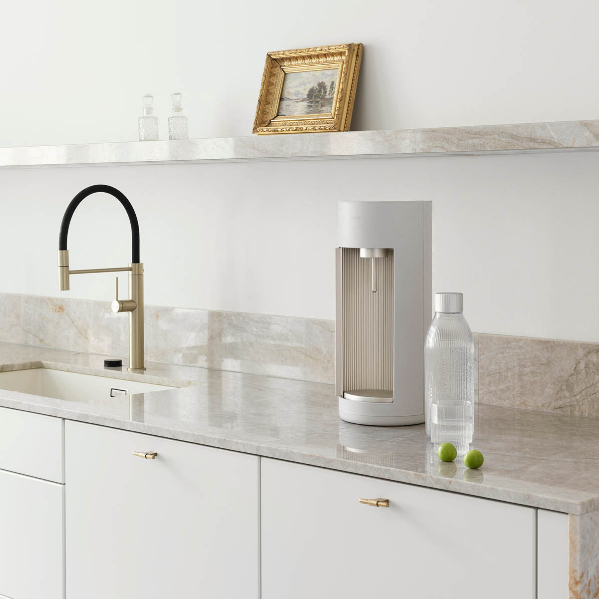 Mysoda Glassy hiilihappolaite 1 L lasipullolla Savi
