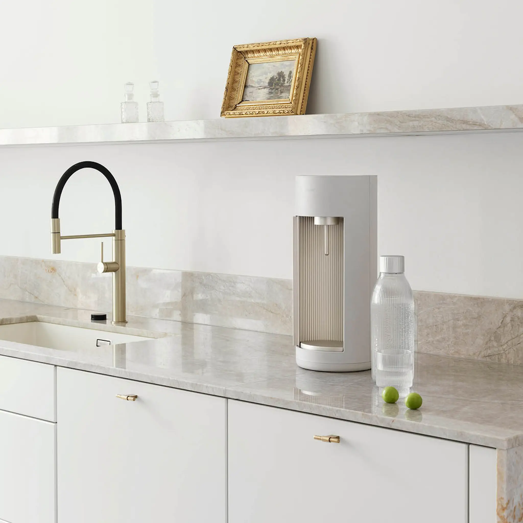 Mysoda Glassy hiilihappolaite 1 L lasipullolla Savi