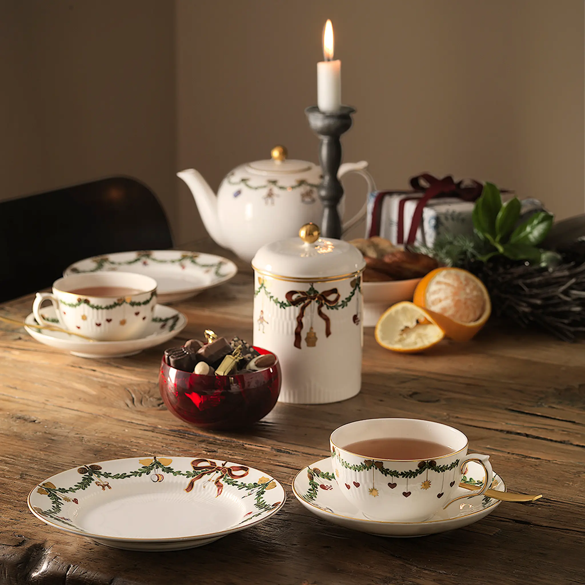 Royal Copenhagen Star Fluted Christmas Teekuppi ja lautanen 32 cl