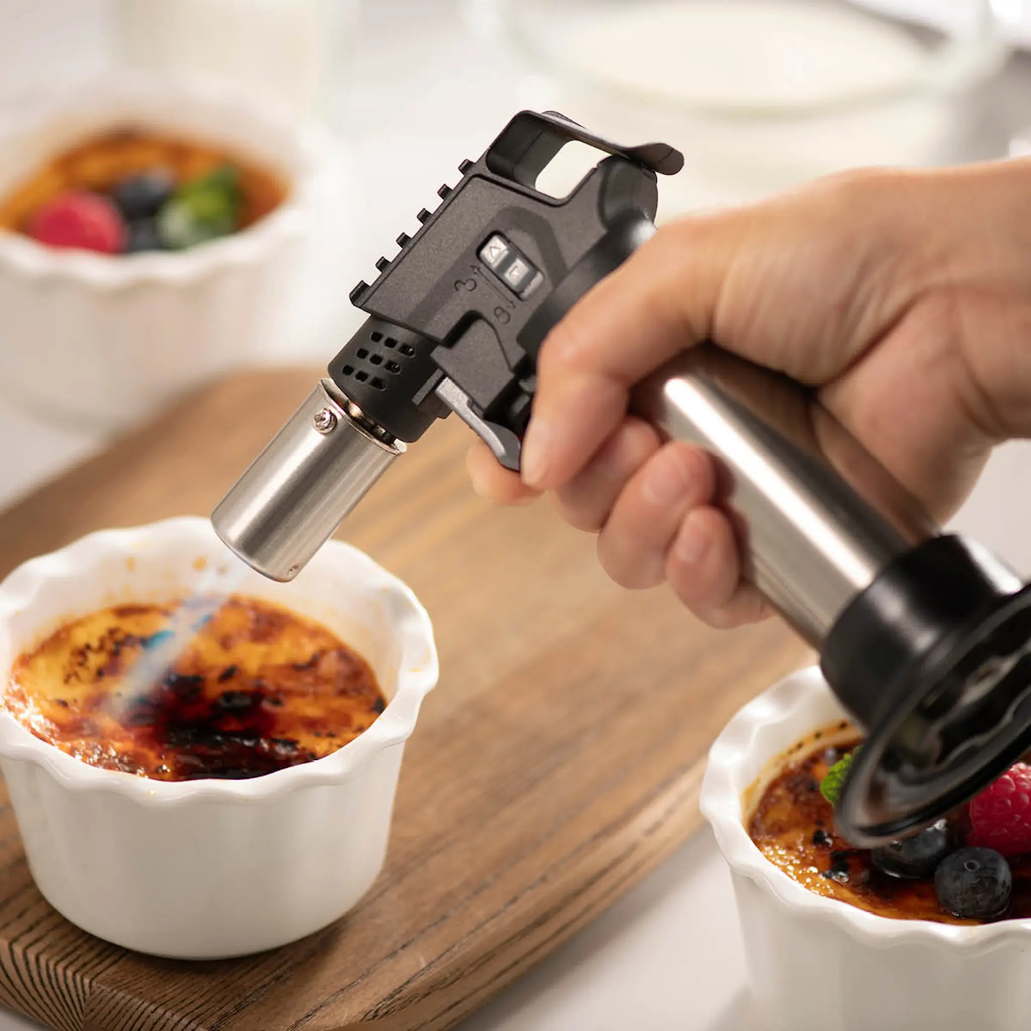 Modern House Basis Kaasupoltin Harjattu teräs/Musta