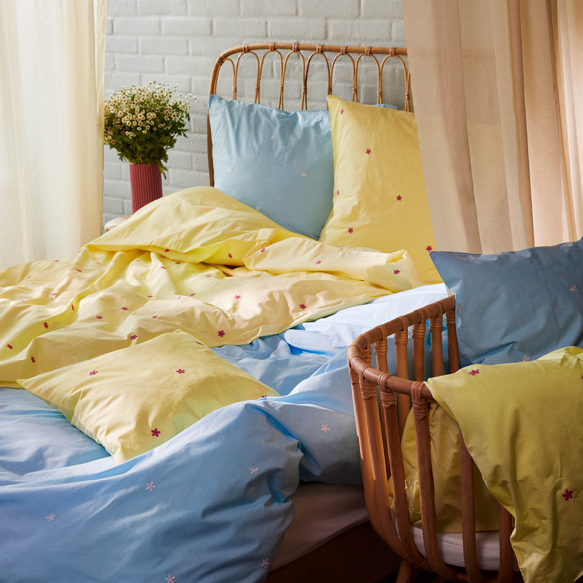 Juna Daisy påslakanset 150x210 cm gul