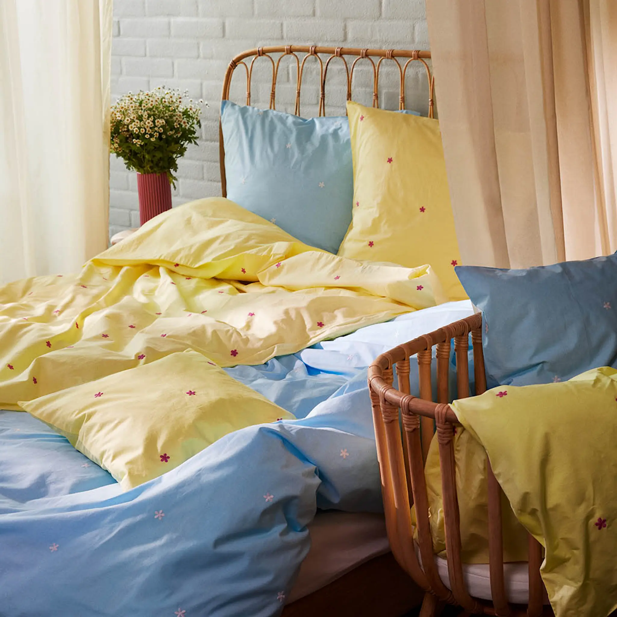 Juna Daisy påslakanset 150x210 cm gul