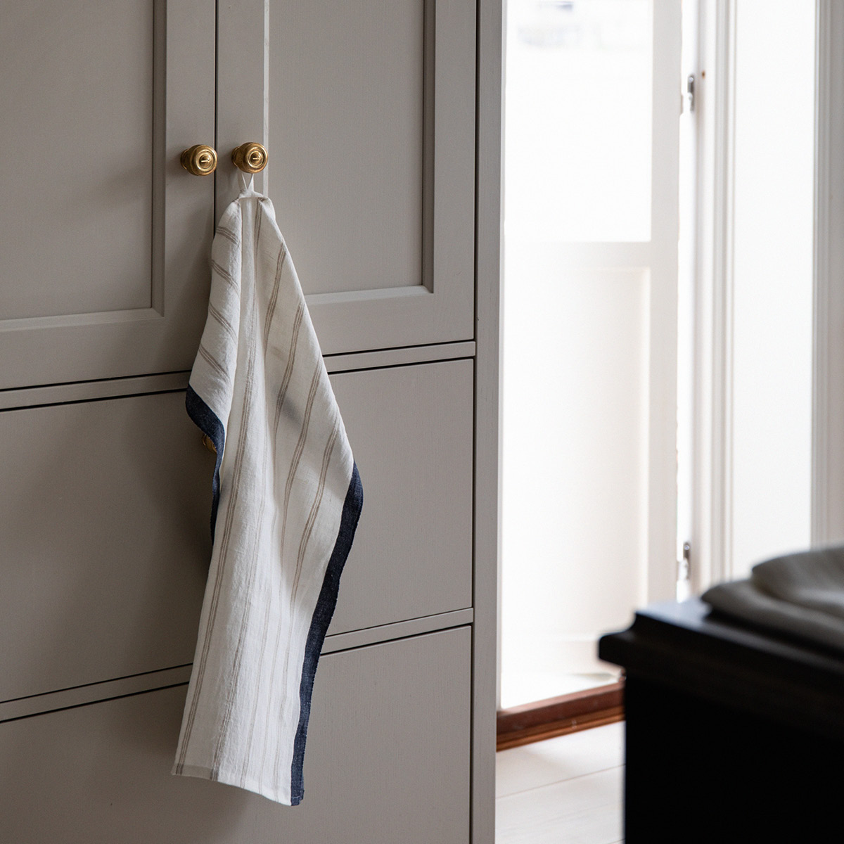 Tell Me More Maya Kökshandduk 50x70 cm Natural Stripe