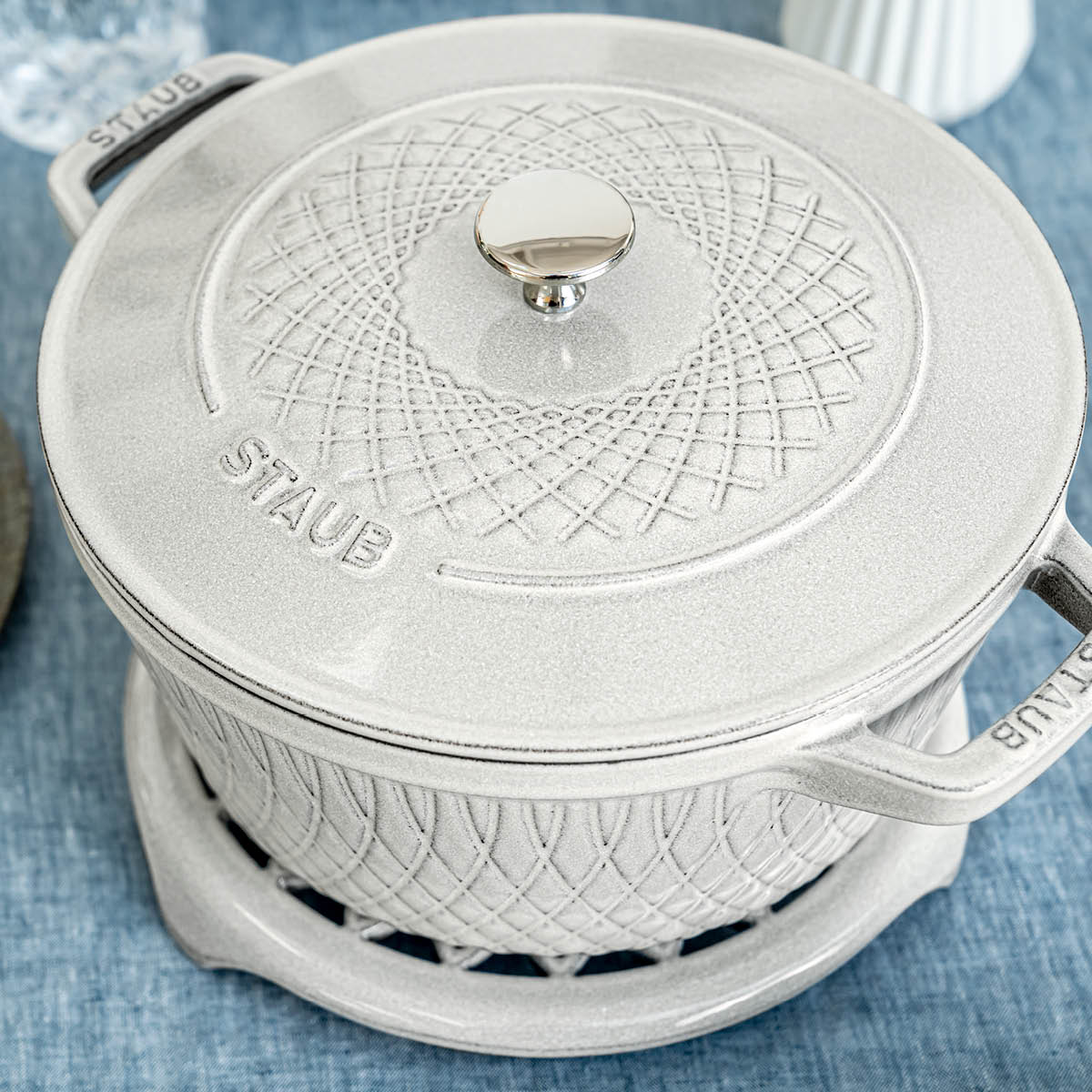 Staub Staub Twister gjutjärnsgryta 24 cm 4 L White Truffle