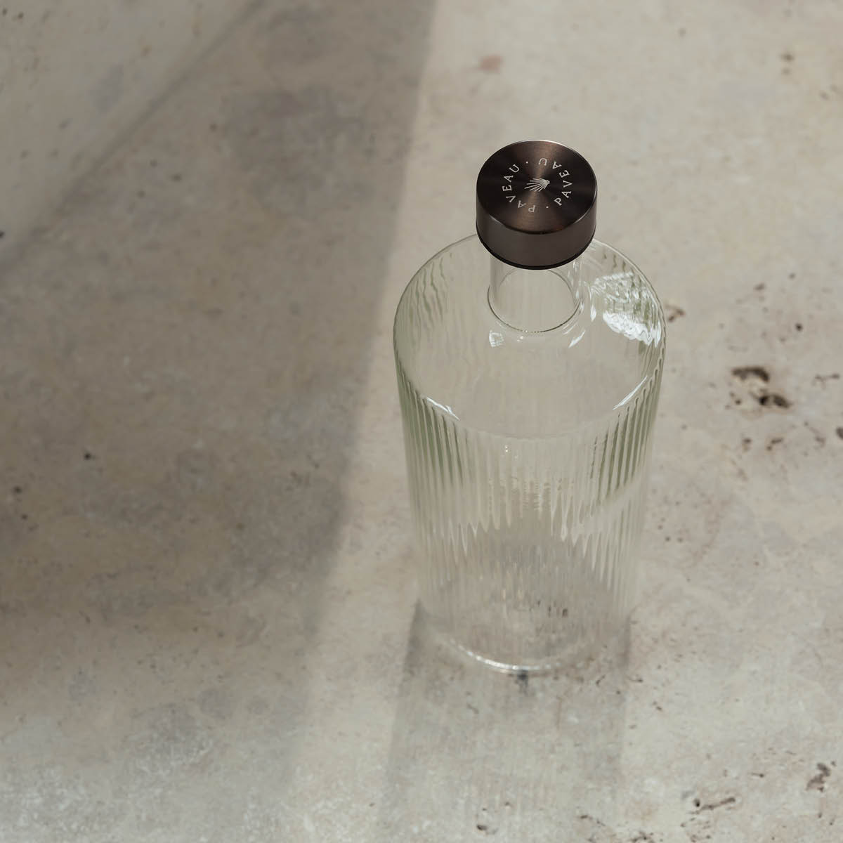 Paveau Ribbed Elegance flaska White Haven 1,25 L klar