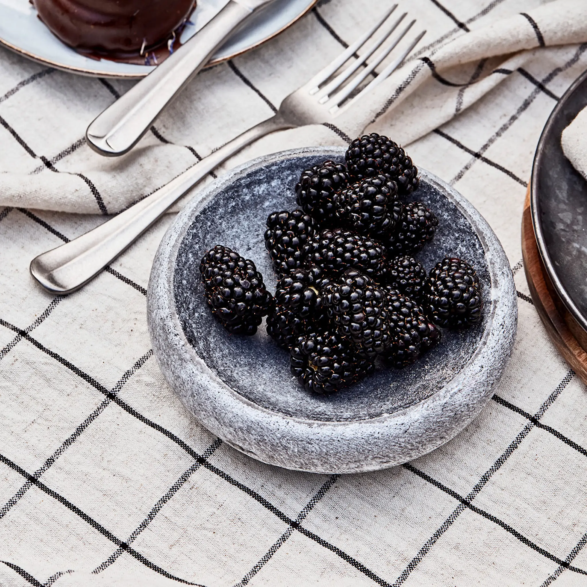 House Doctor Join duk 260x150 cm svart/off-white