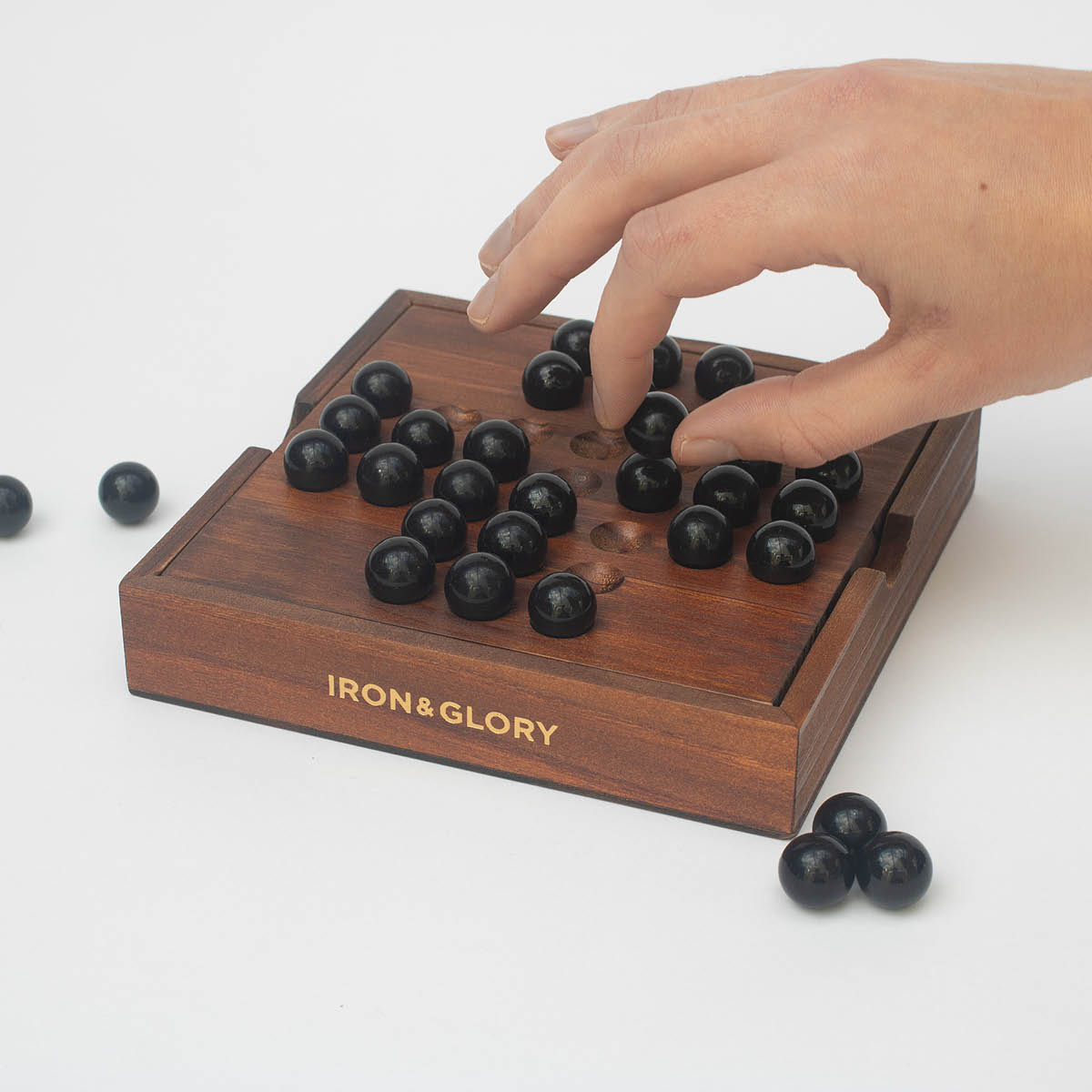 Iron & Glory Träspel Solitaire 14x14 cm trä