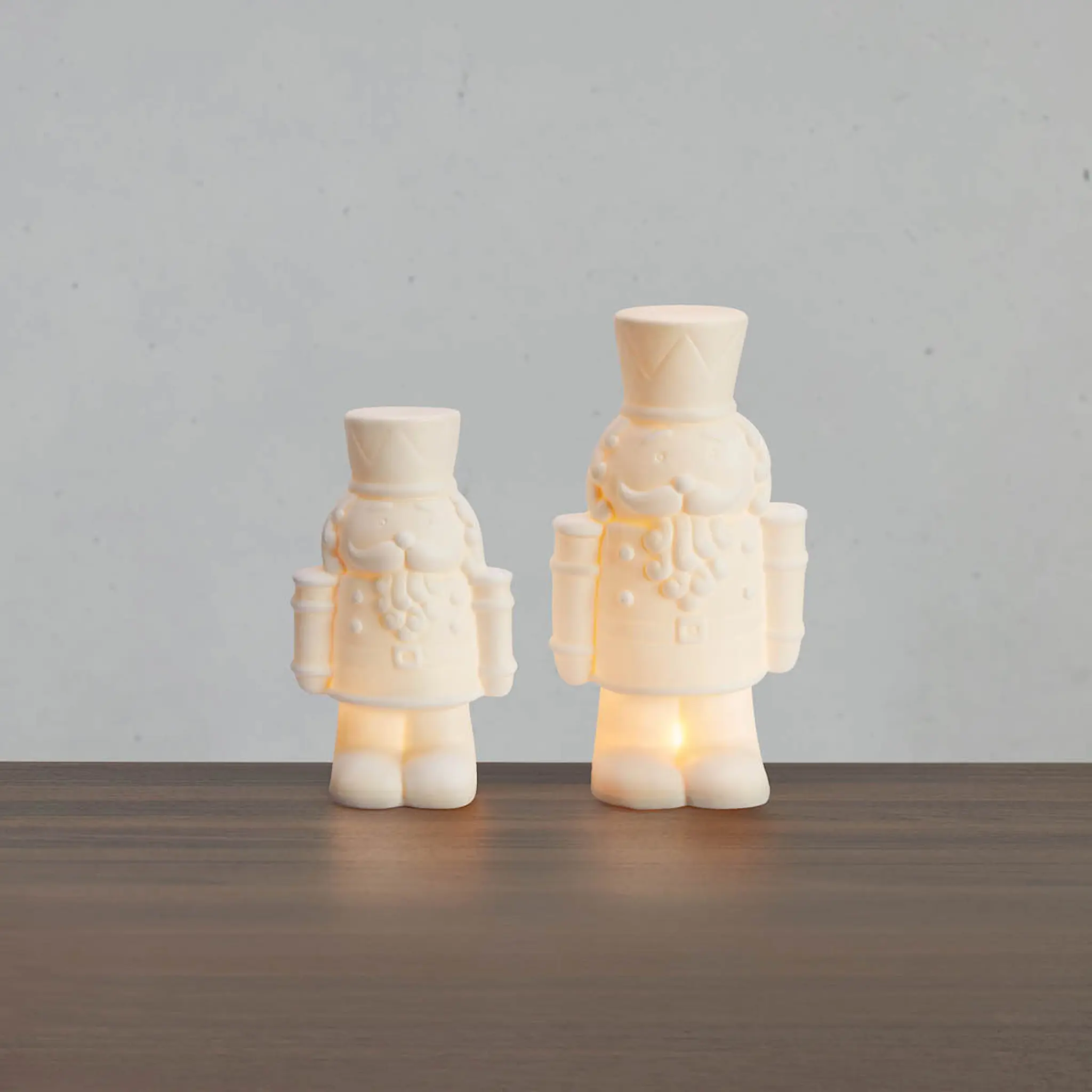 Markslöjd Finn soldat LED-figur 22 cm 2 delar vit