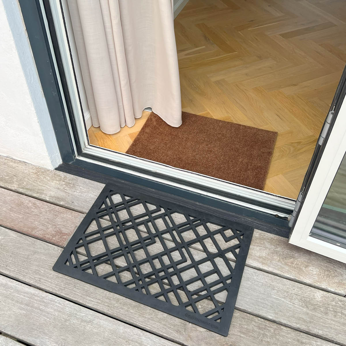 Tica Copenhagen Lines dørmatte gummi 40x60x1 cm svart