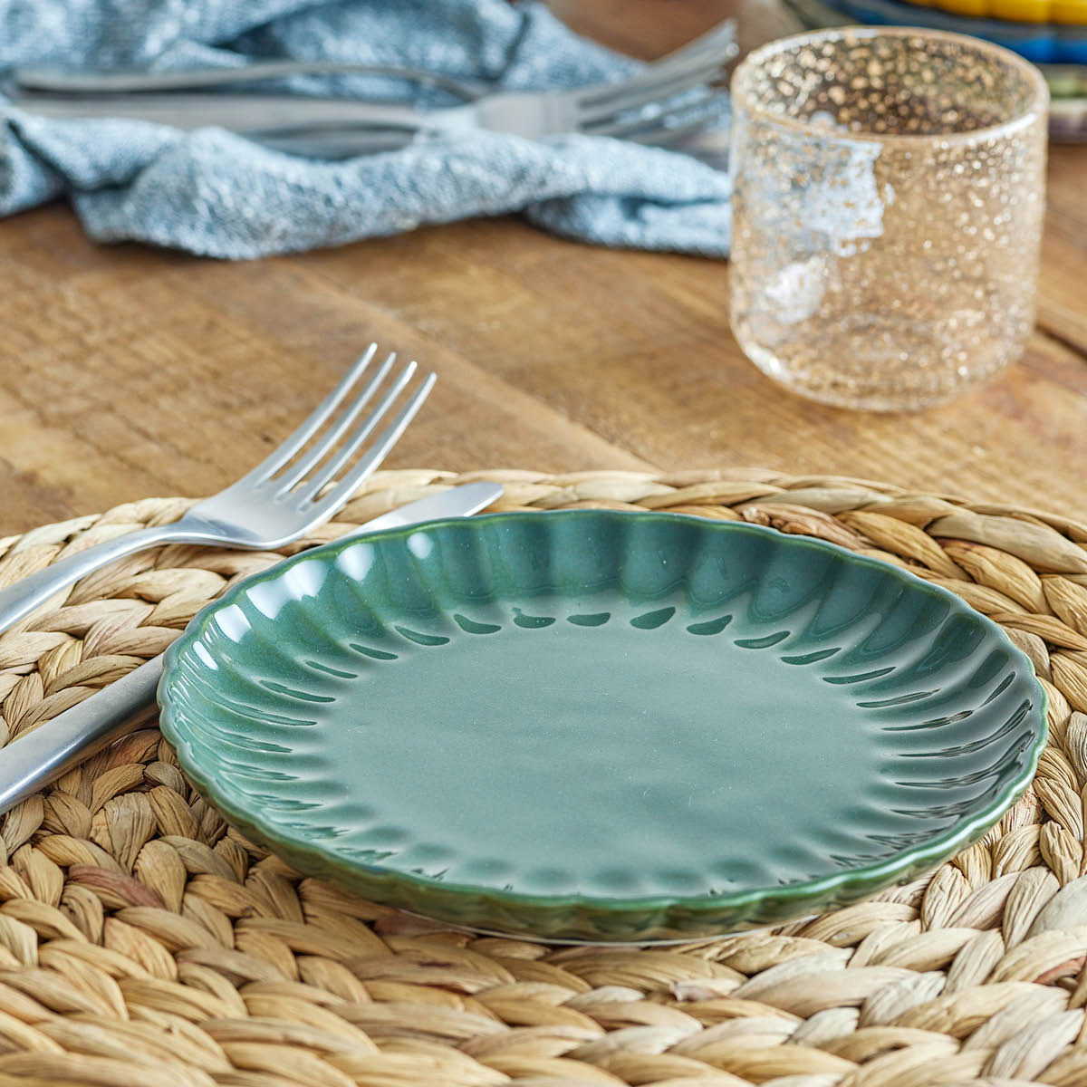 Bloomingville Latina Lautanen 20 cm Tummanvihreä