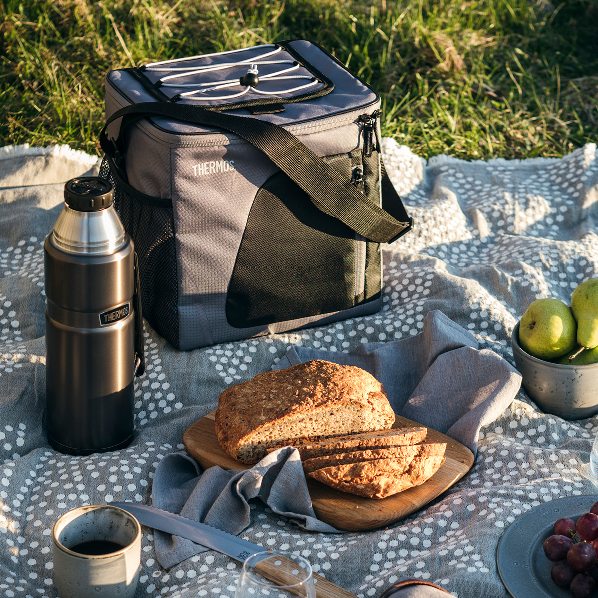 Thermos Radiance Kylmälaukku 25,4x21,6x28 cm Harmaa/Musta