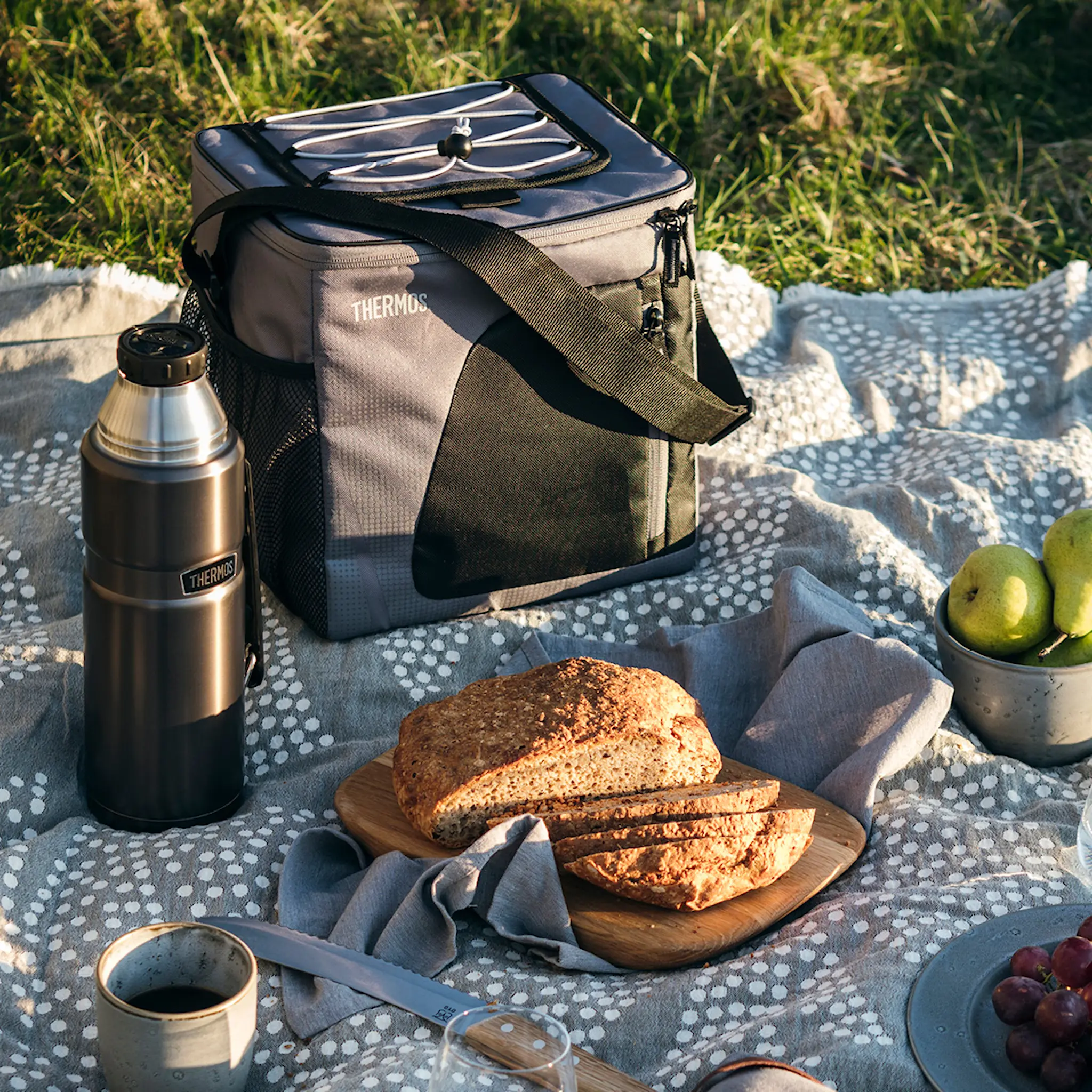 Thermos Radiance Kylmälaukku 25,4x21,6x28 cm Harmaa/Musta