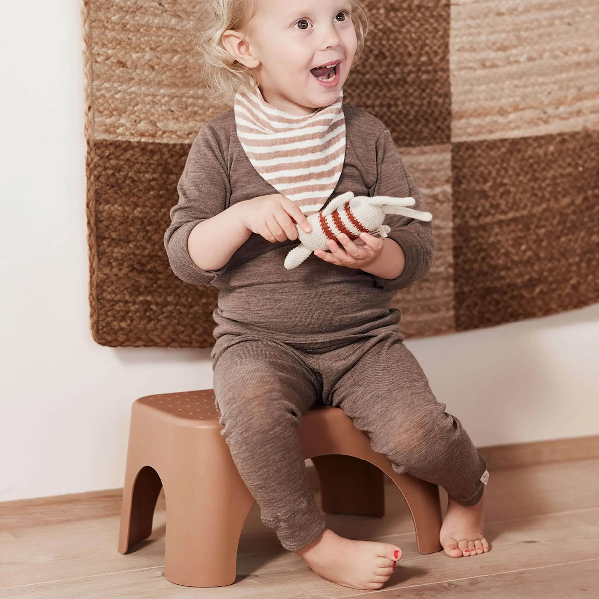 OYOY Rabbit pall 33x20x18 cm Caramel