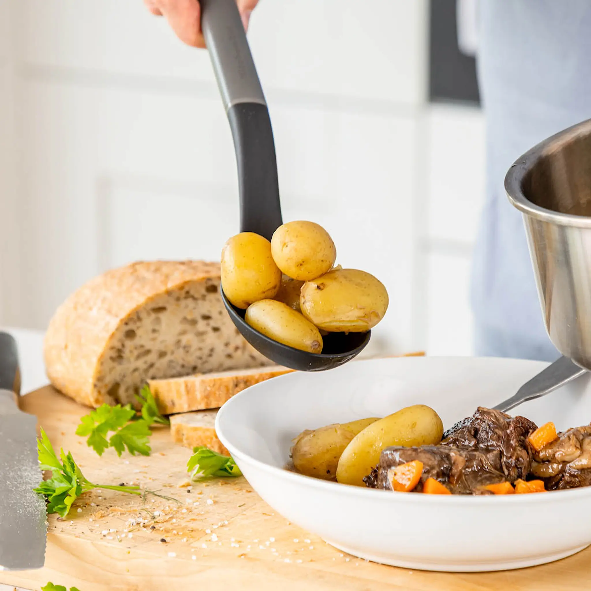 KitchenAid KitchenAid Classic suppeøse 34 cm charcoal grey