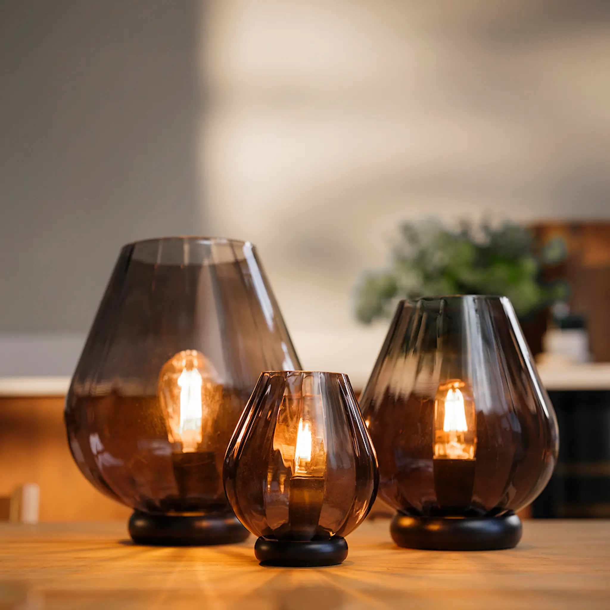 Magnor Rocks XO bordslampa 26 cm kolgrå