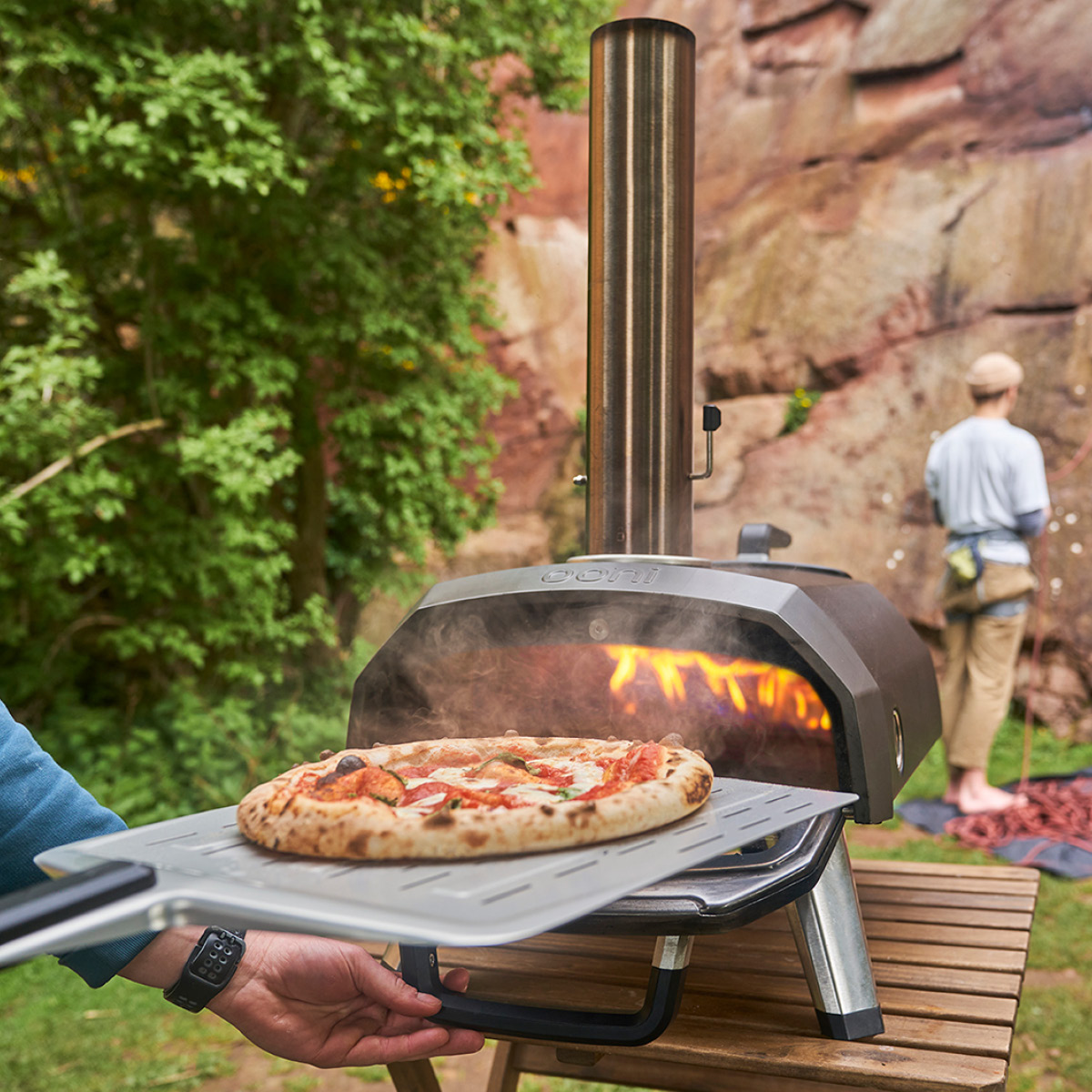 Ooni Karu 2 pizzaovn vedfyrt/gass 12" svart