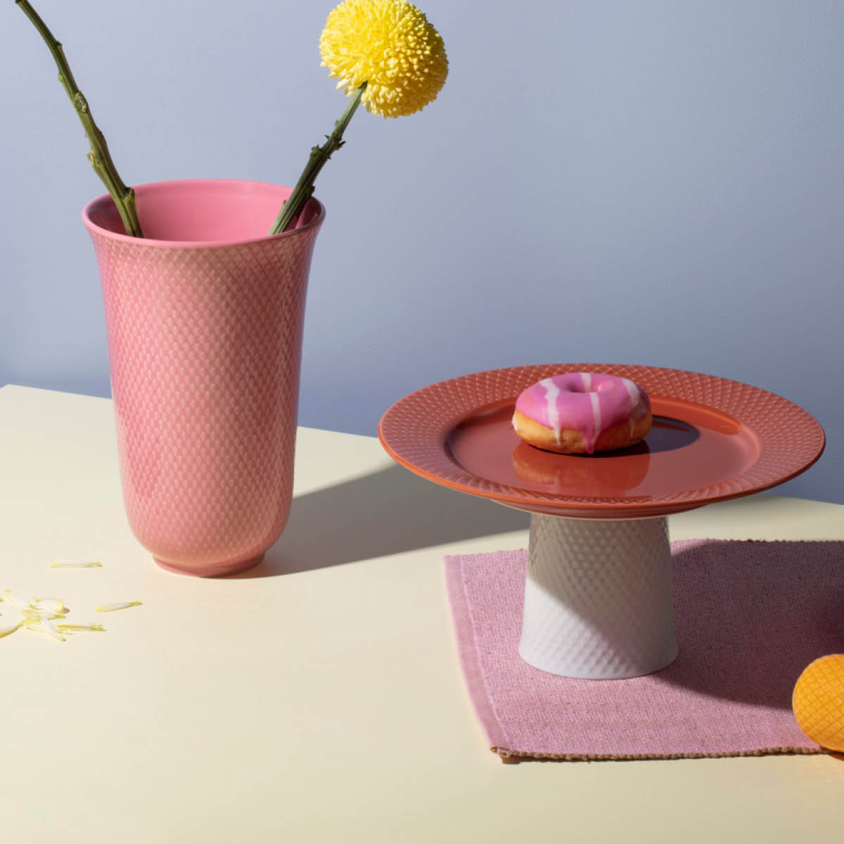 Lyngby Porcelæn Rhombe Color vase 20 cm porselen rosa