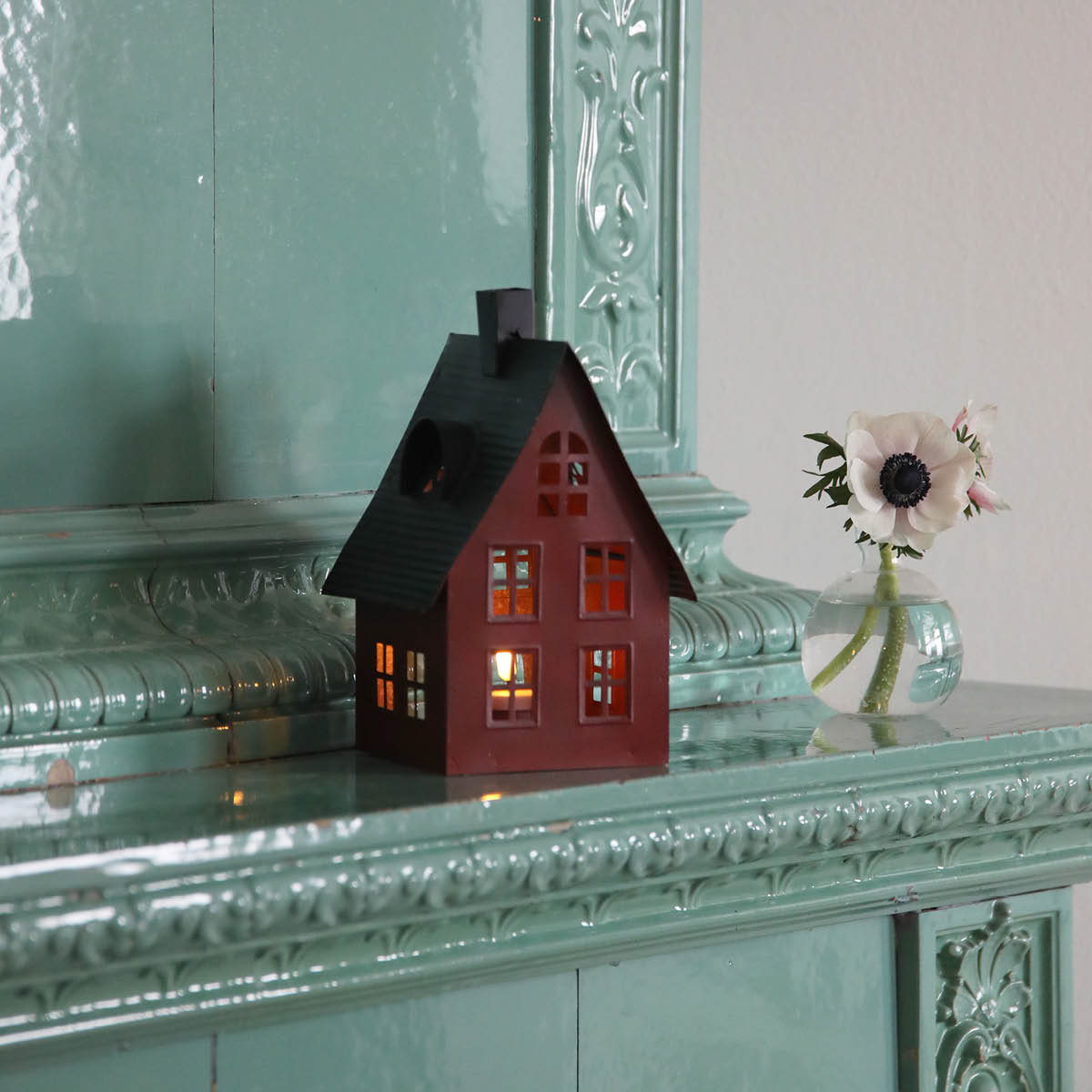 Markslöjd Luton lyshus 1 lys 23 cm rød/svart