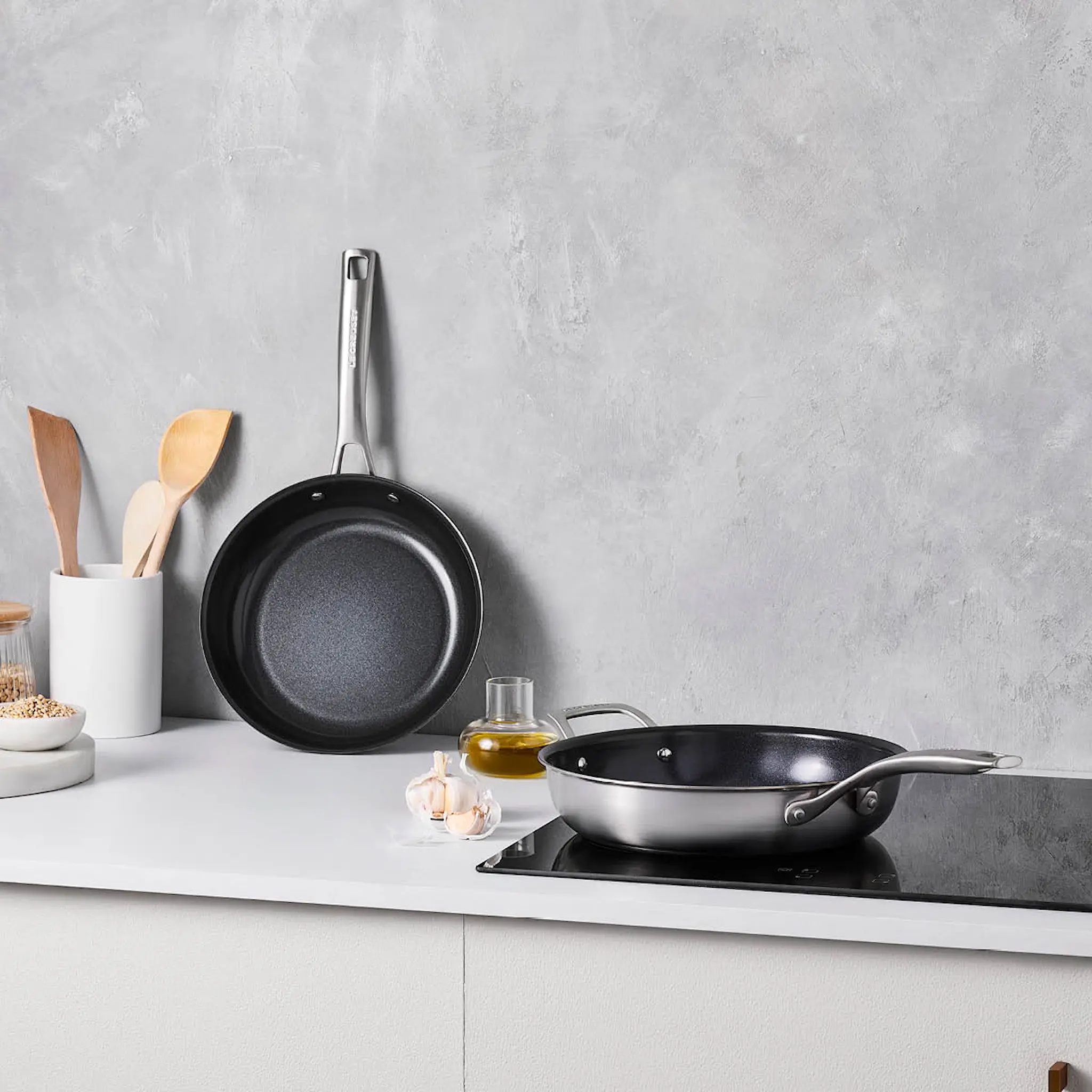 Le Creuset Essential 3-ply stekpanna 2 delar 24+28 cm stål/keramisk