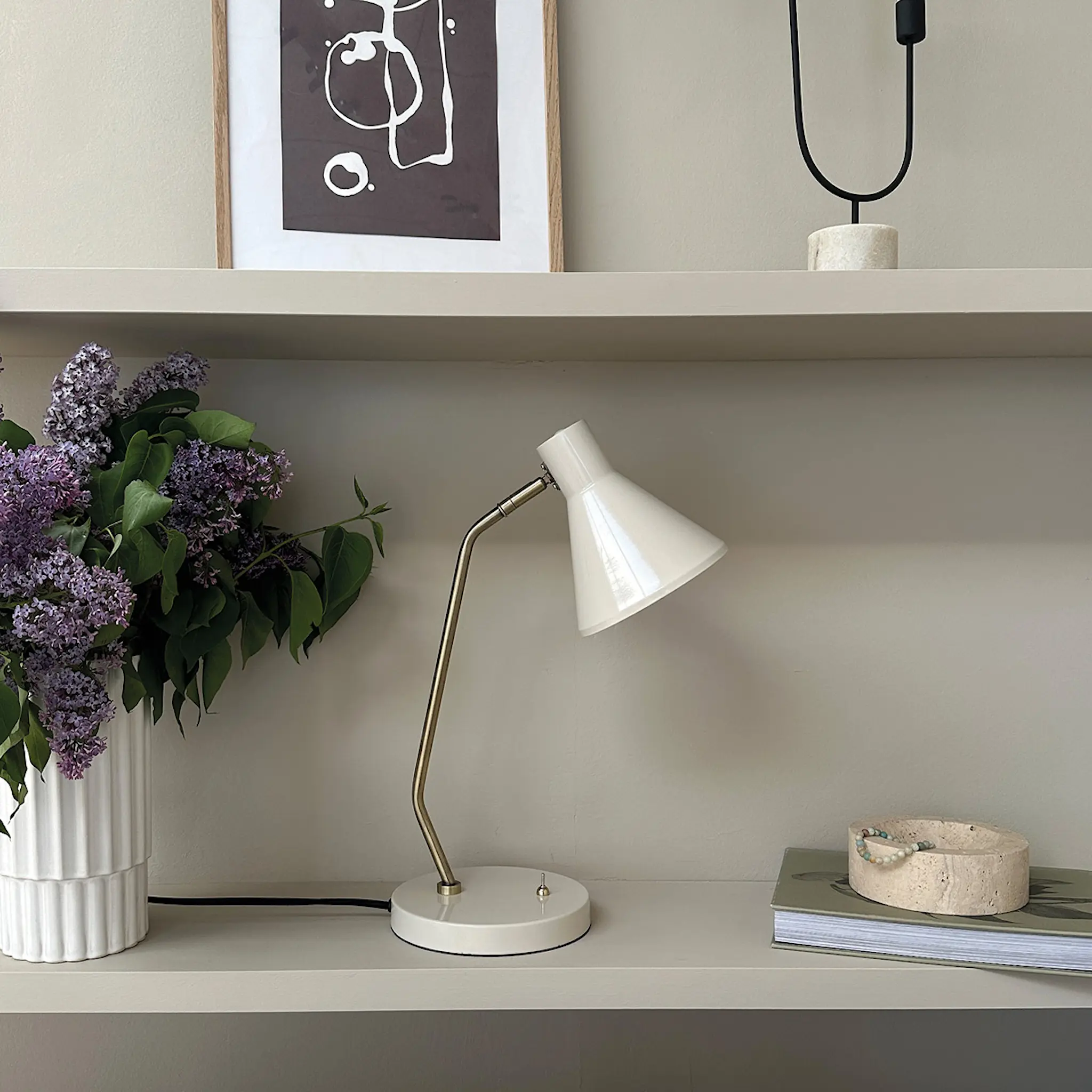 Dyberg Larsen Sleep bordslampa 43,3 cm vit