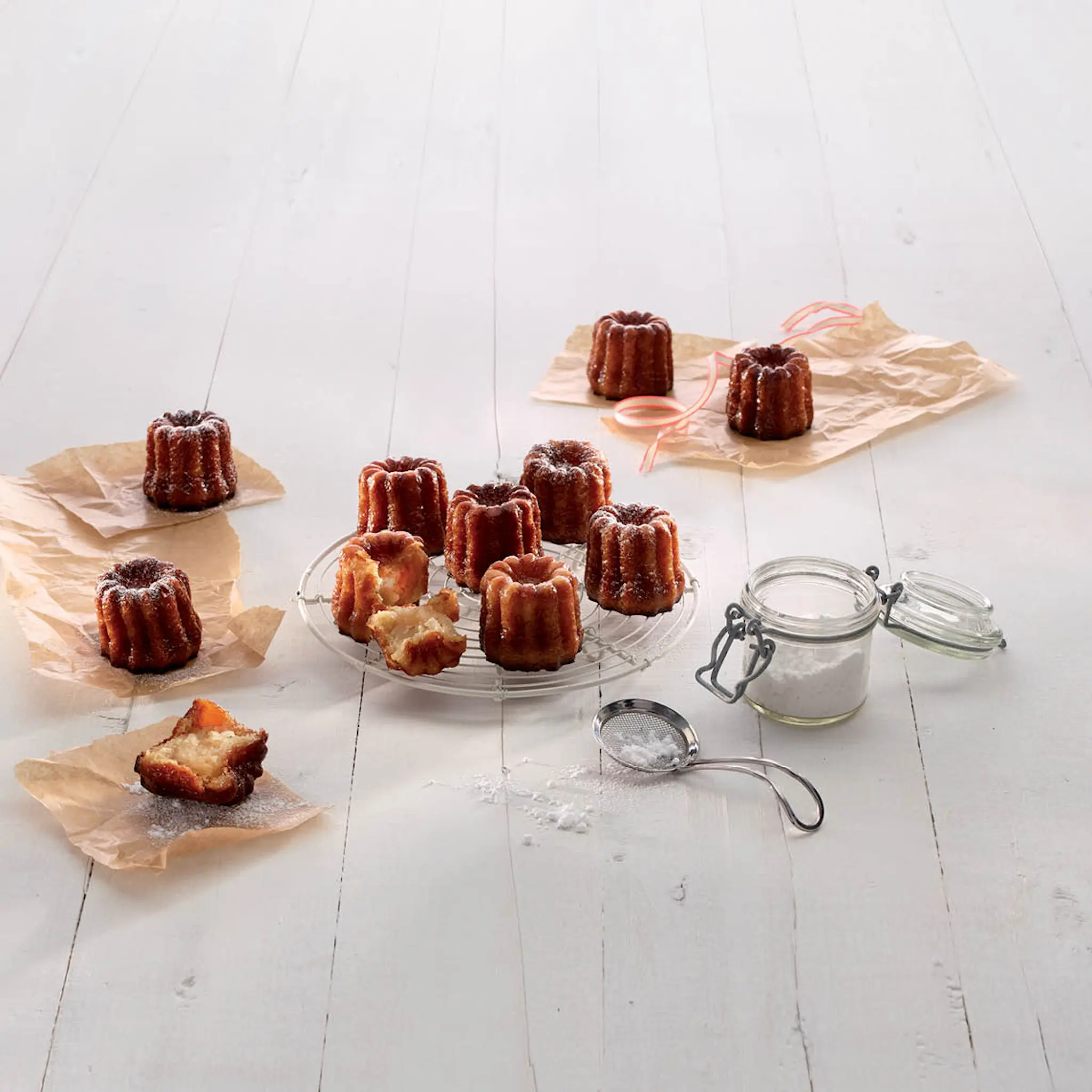 Lékué Silikonform för Canelé Bordelais 8 hål svart